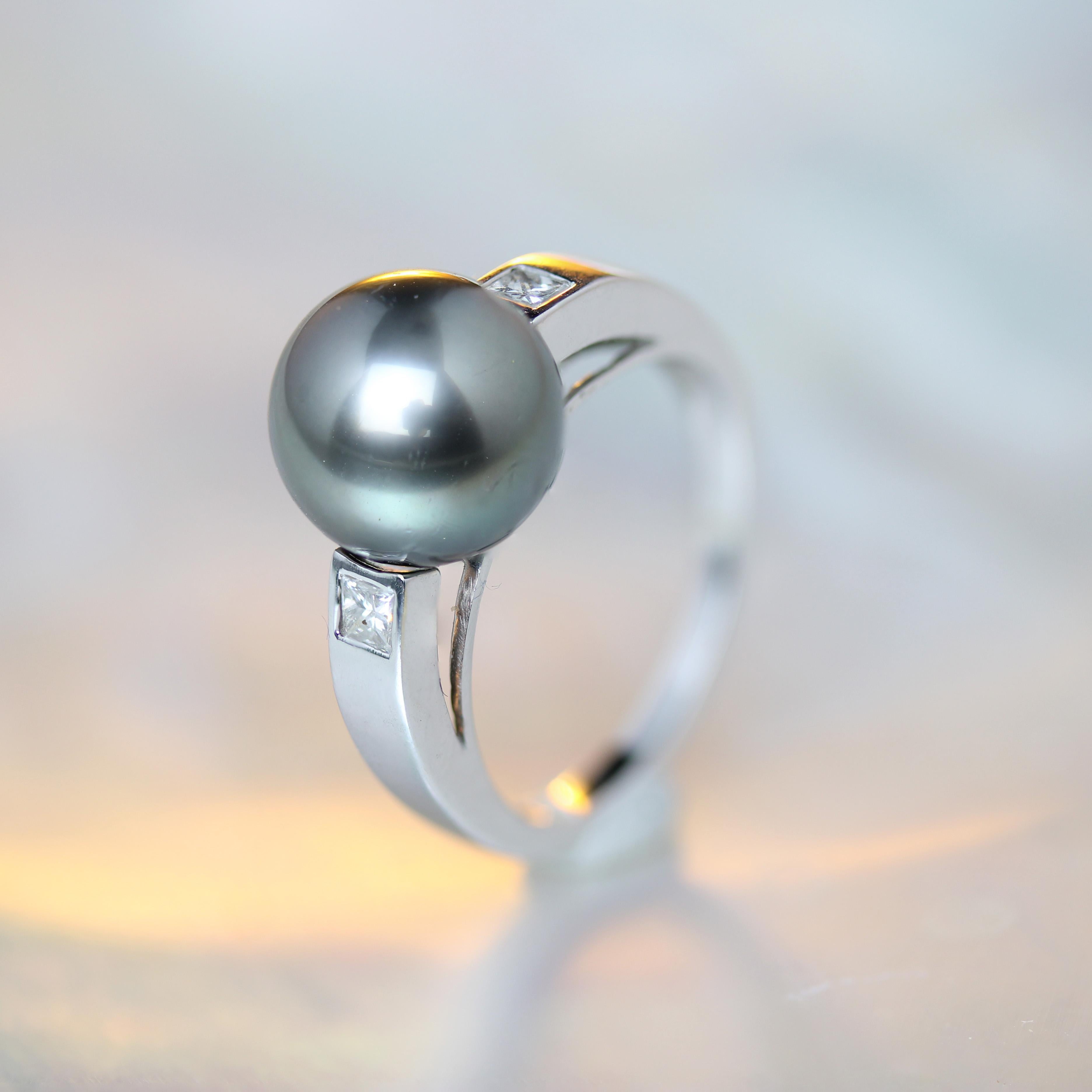 Anello moderno con perle di Tahiti e diamanti in oro bianco 18 carati in vendita 4