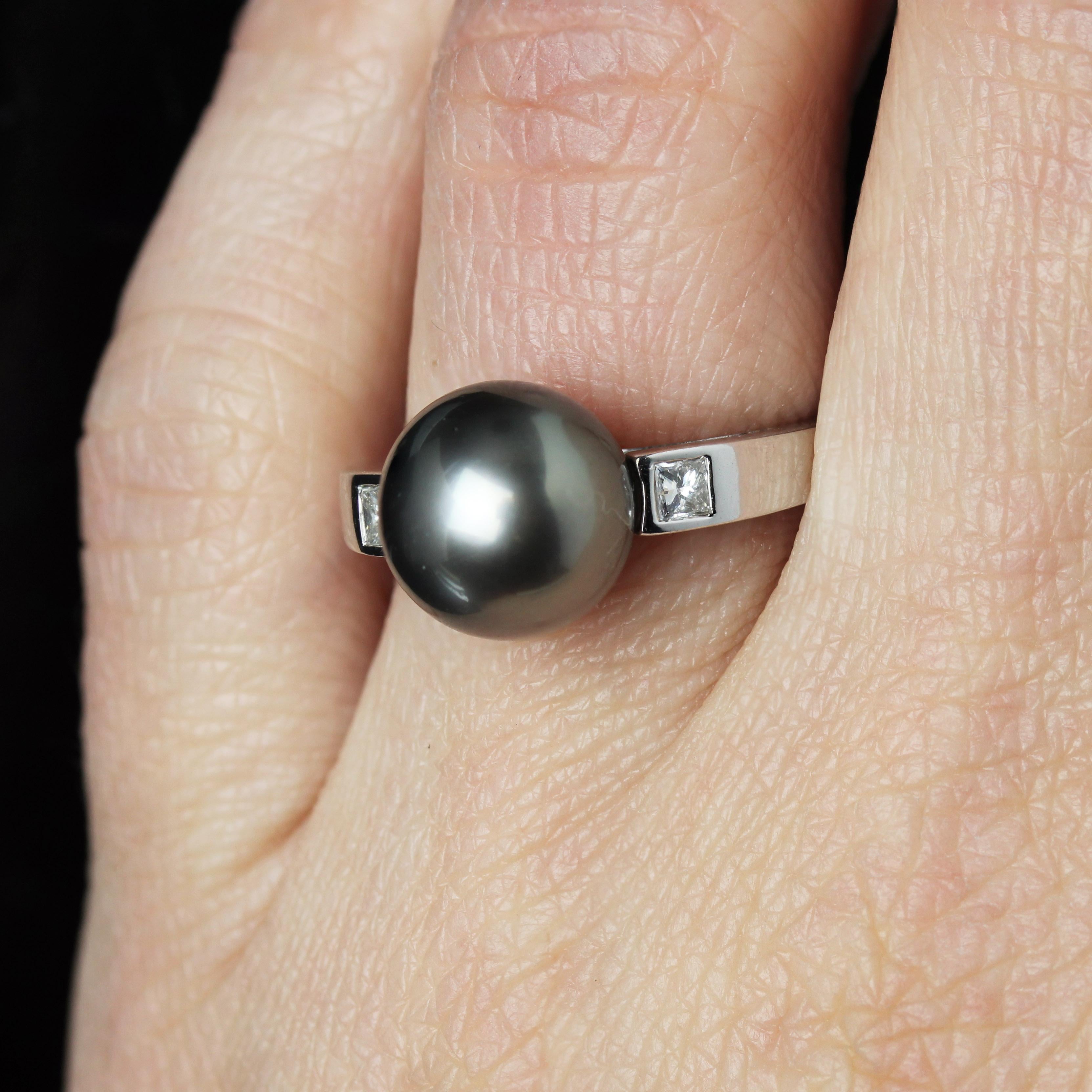 Anello moderno con perle di Tahiti e diamanti in oro bianco 18 carati in vendita 7