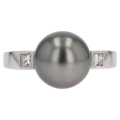 Anello moderno con perle di Tahiti e diamanti in oro bianco 18 carati
