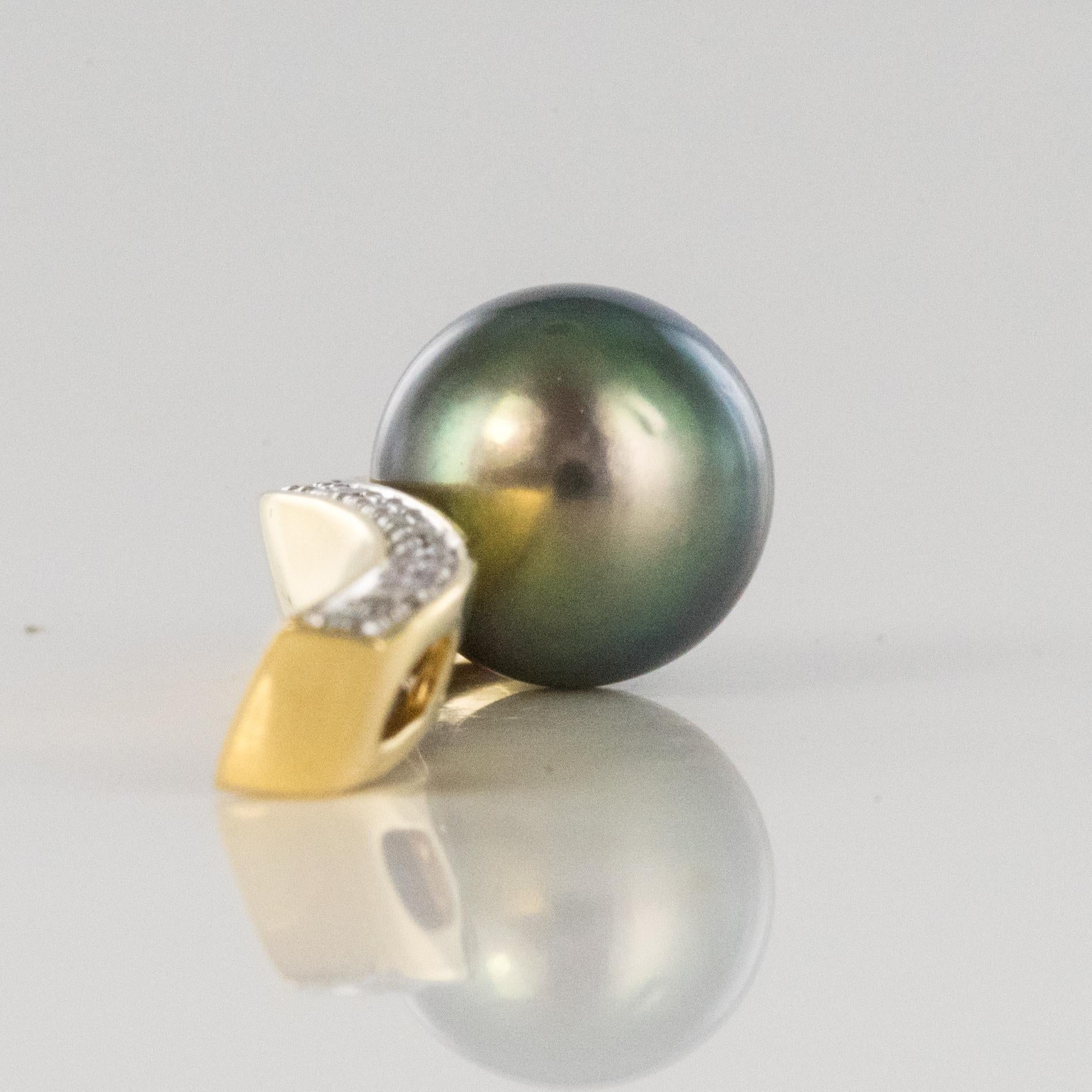 Modern Tahitian Pearl Diamonds 18 Karat Yellow Gold Pendant 4