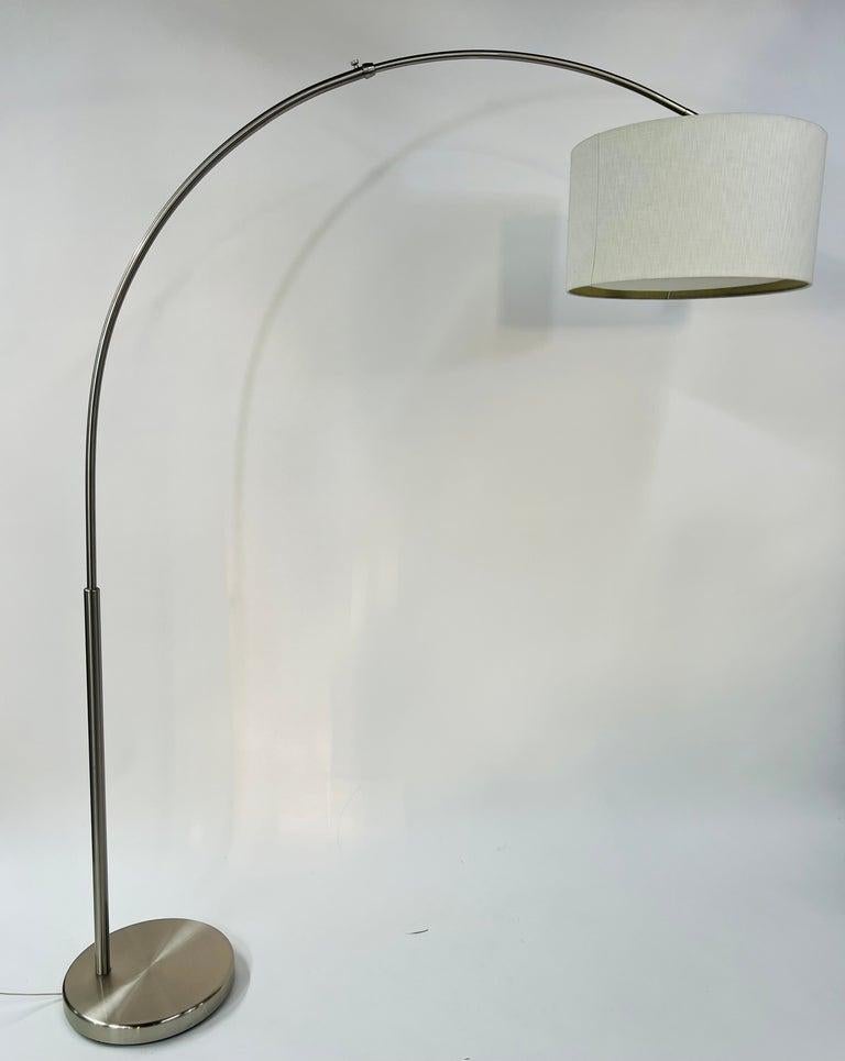 Modern Tall Adjustable Arched Metal Chrome Floor Lamp With Double Drum Shade In Good Condition For Sale In Plainview, NY