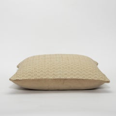 Coussin décoratif à chevrons en cuir brun clair moderne de MOGUL