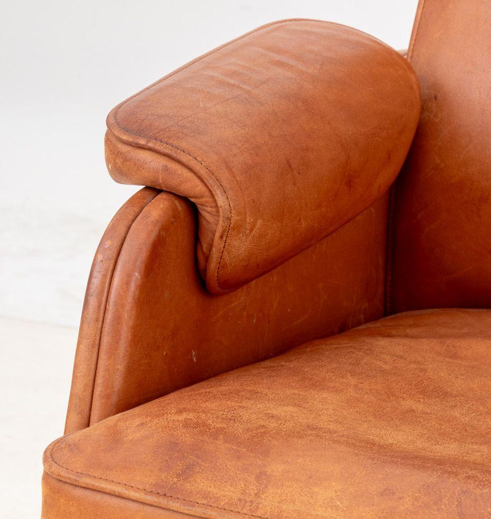 Modern Tan Leather Swivel Armchair (Moderne) im Angebot