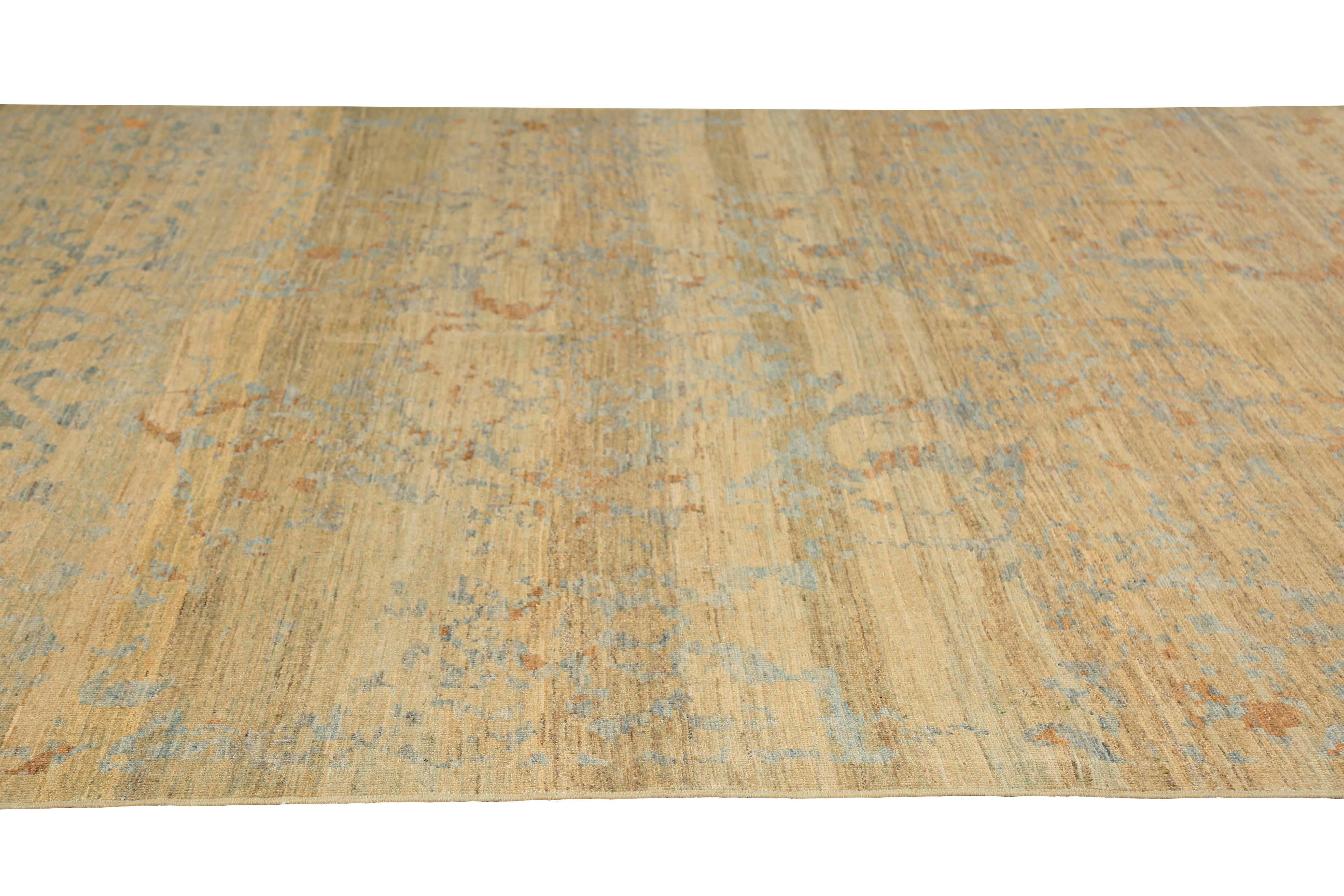 Modern Tan Turkish Sultanabad Rug In Excellent Condition For Sale In Dallas, TX
