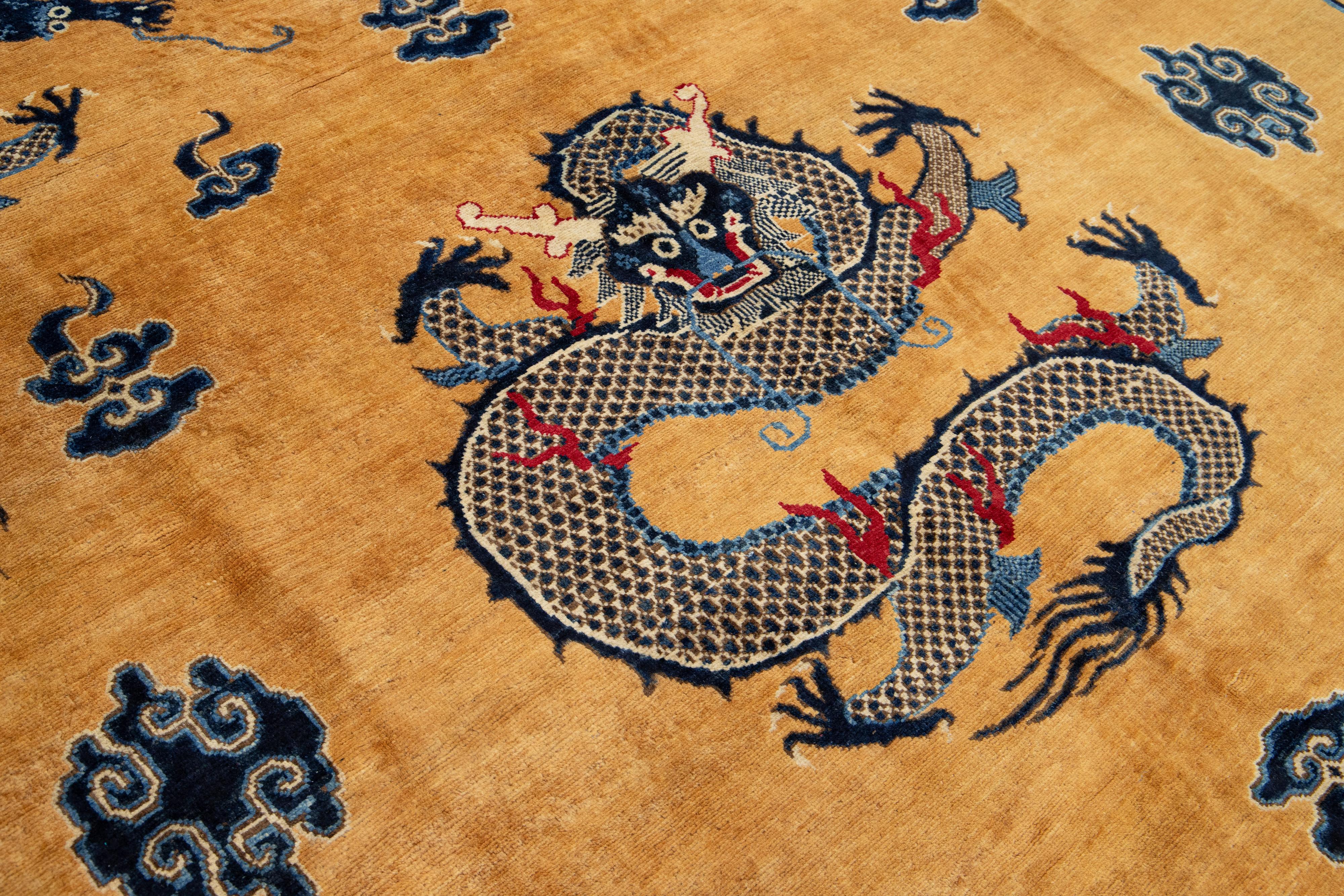 Tapis moderne en laine brun clair de style chinois avec un motif de dragon Neuf - En vente à Norwalk, CT