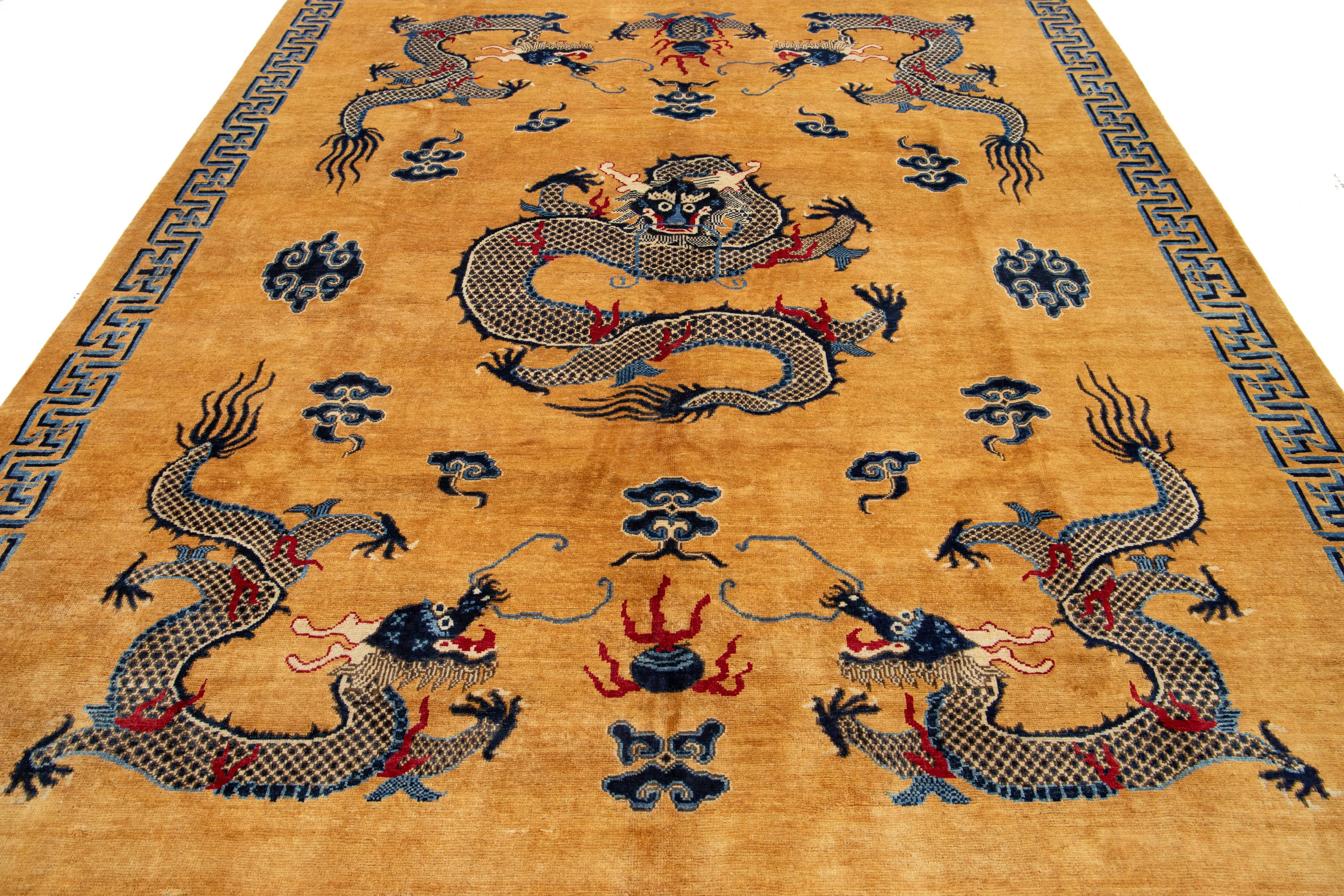XXIe siècle et contemporain Tapis moderne en laine brun clair de style chinois avec un motif de dragon en vente
