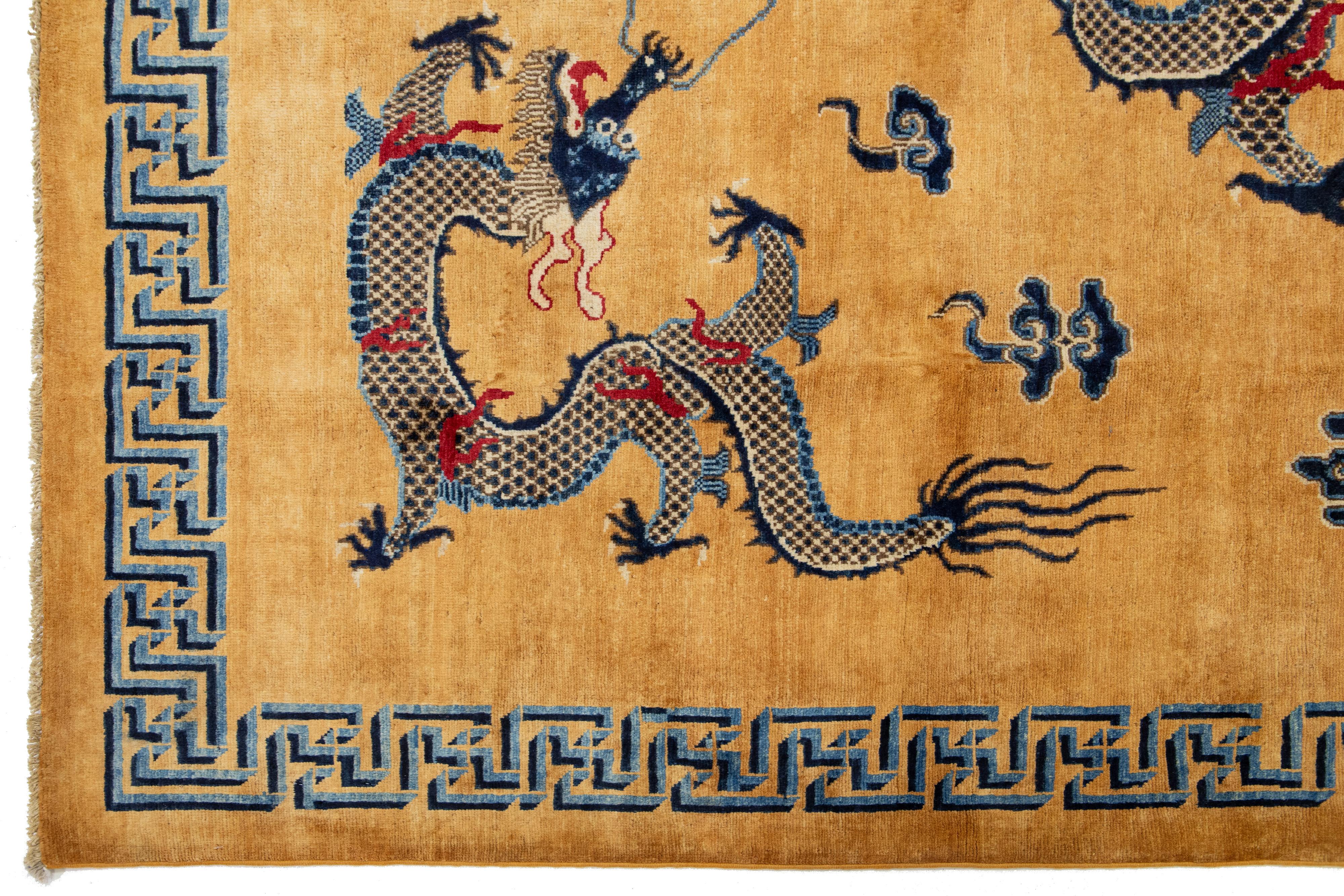 Laine Tapis moderne en laine brun clair de style chinois avec un motif de dragon en vente