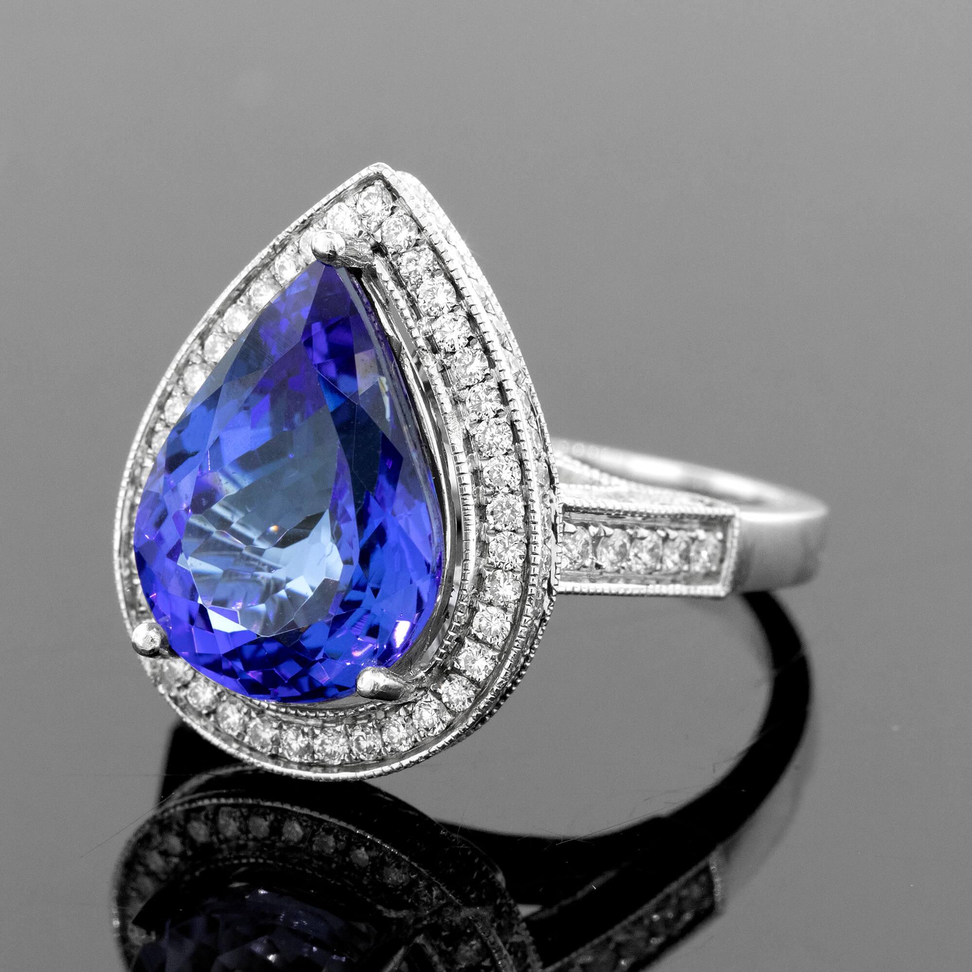 Modern Tanzanite and Diamond Ring Circa 2000s In Good Condition For Sale In ADELAIDE, SA