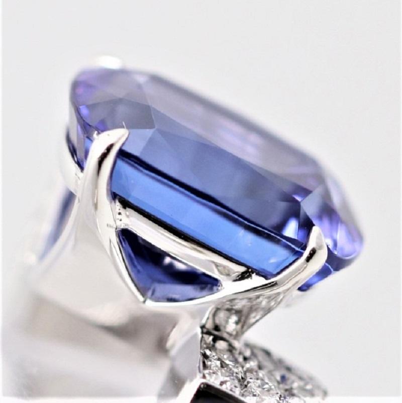 Modern Tanzanite Diamond Platinum Ring In New Condition For Sale In Beverly Hills, CA