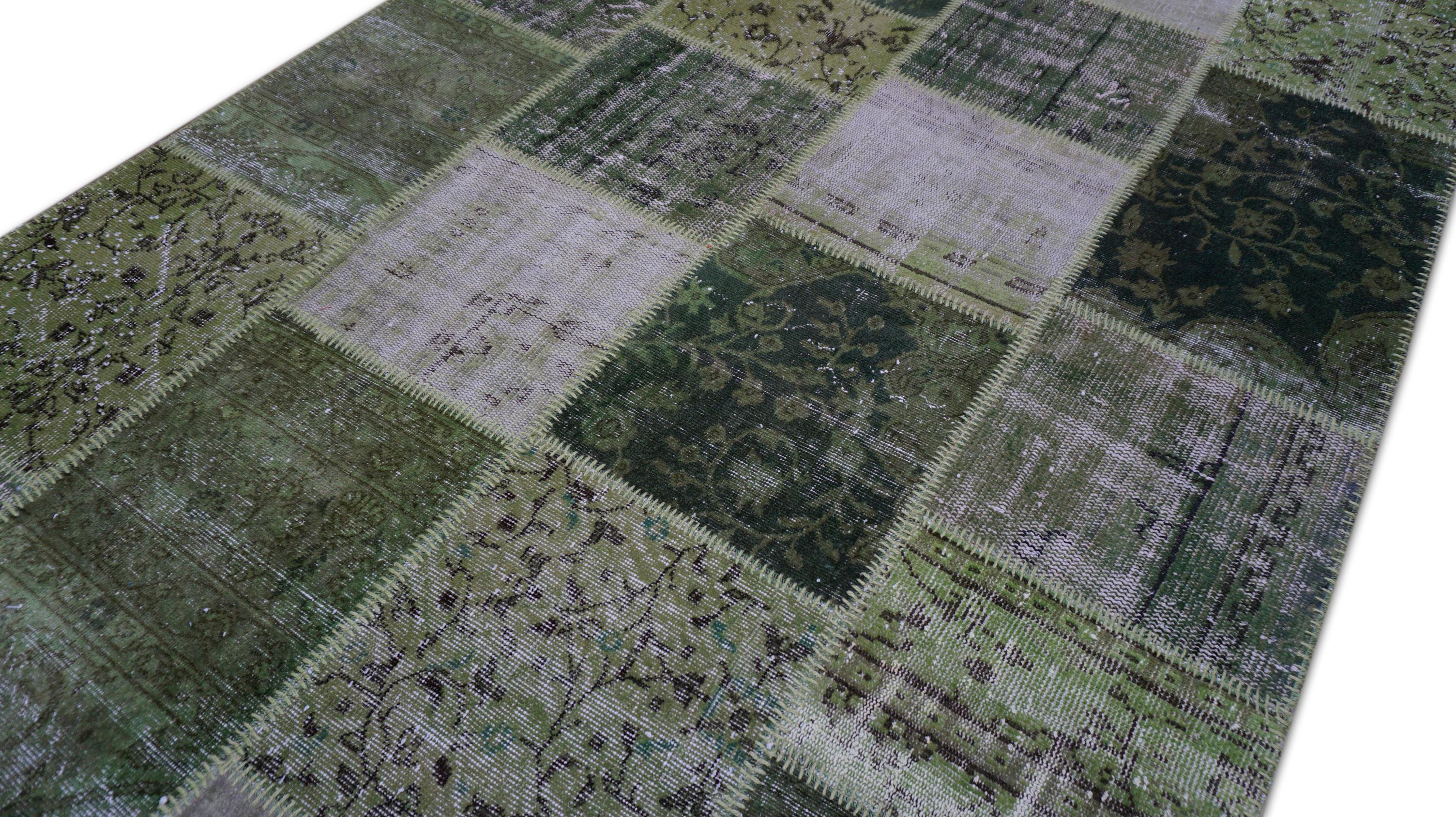 Tissé à la main Tapisserie moderne de tapisserie de laine verte patchwork 5'7''x7'11'' en vente