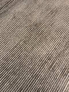 Tappeto moderno Taupe in lana e seta di Doris Leslie Blau
