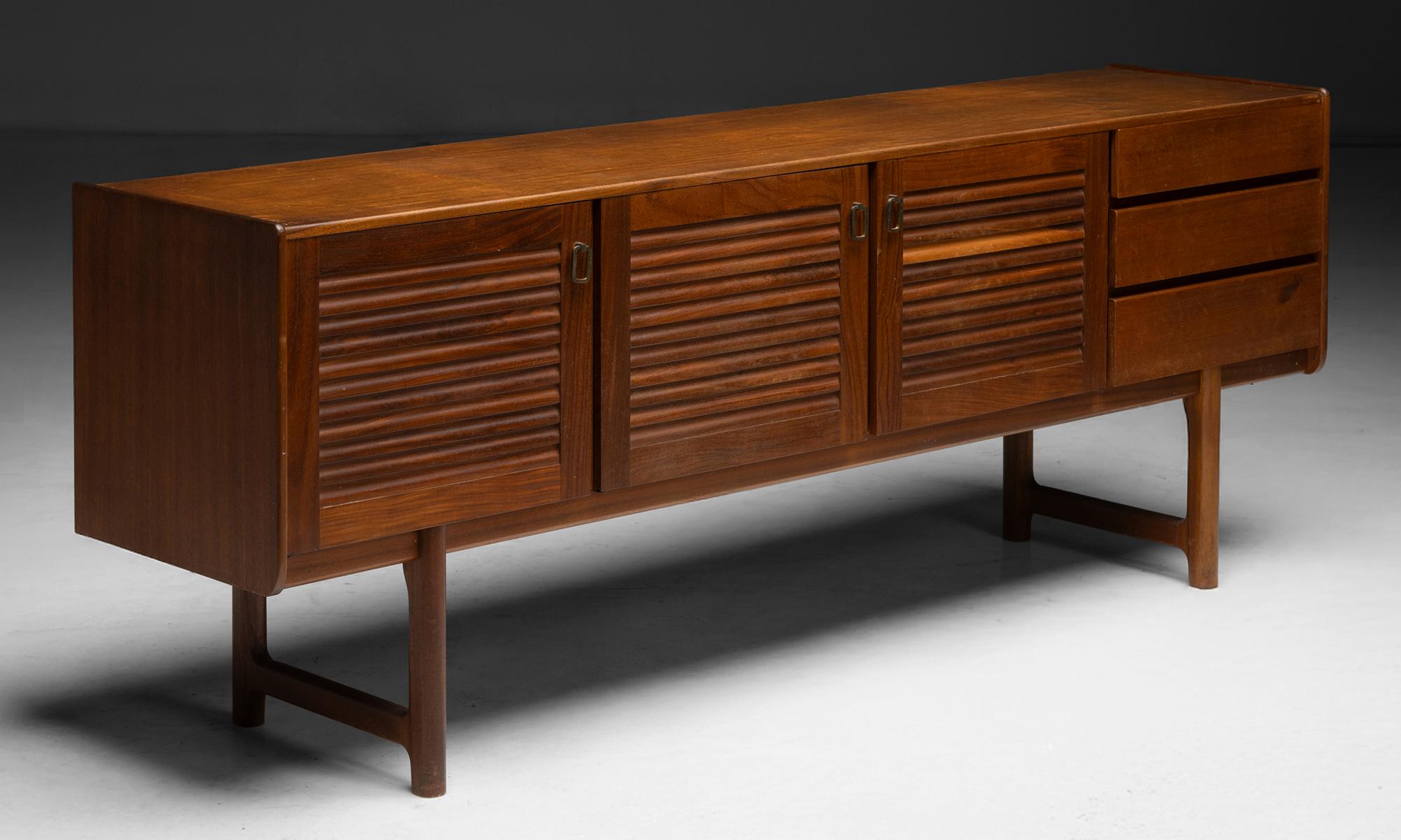 Credenza moderna de teca, Inglaterra circa 1950 en Bueno estado para la venta en Culver City, CA