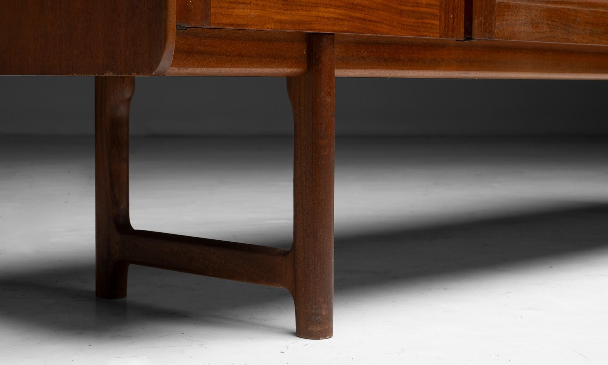 Credenza moderna de teca, Inglaterra circa 1950 Latón en venta