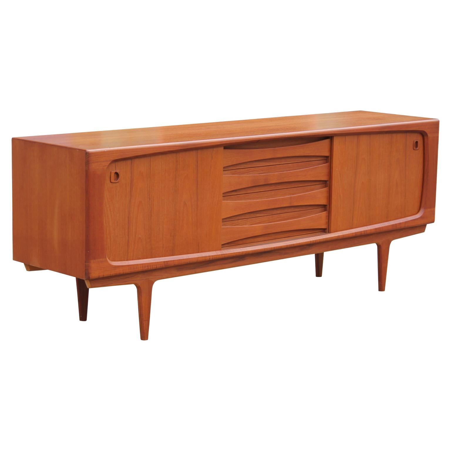 Modern Teak Danish Sliding Door Sideboard or Credenza In Good Condition In Houston, TX