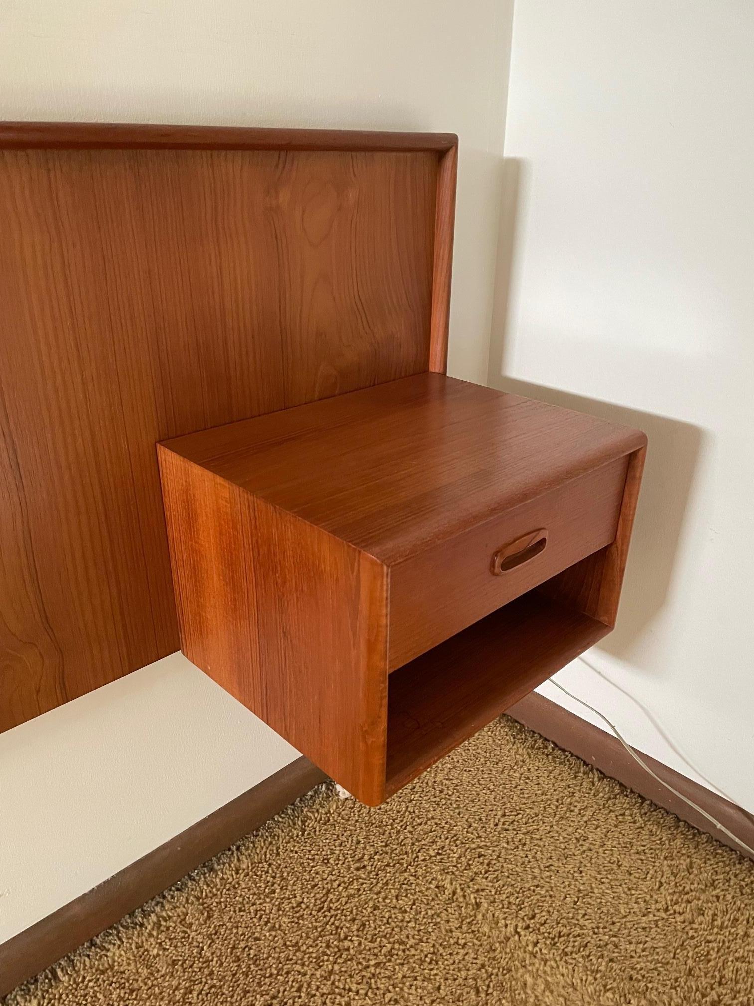 Modern Teak King Size Wall Mounted Headboard with Side Stands In Good Condition In Toledo, OH