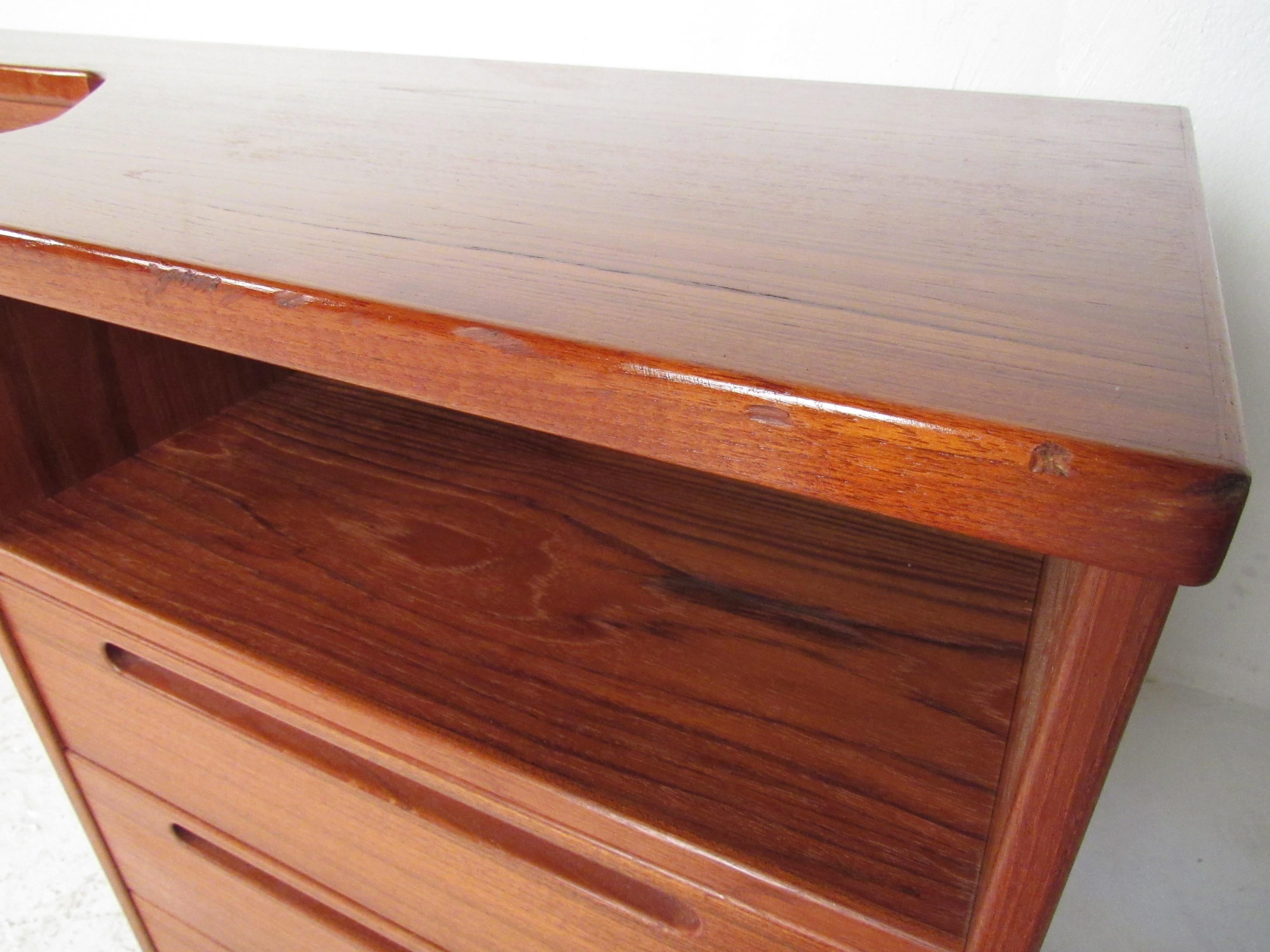 Modern Teak Queen Size Headboard with Nightstands 8