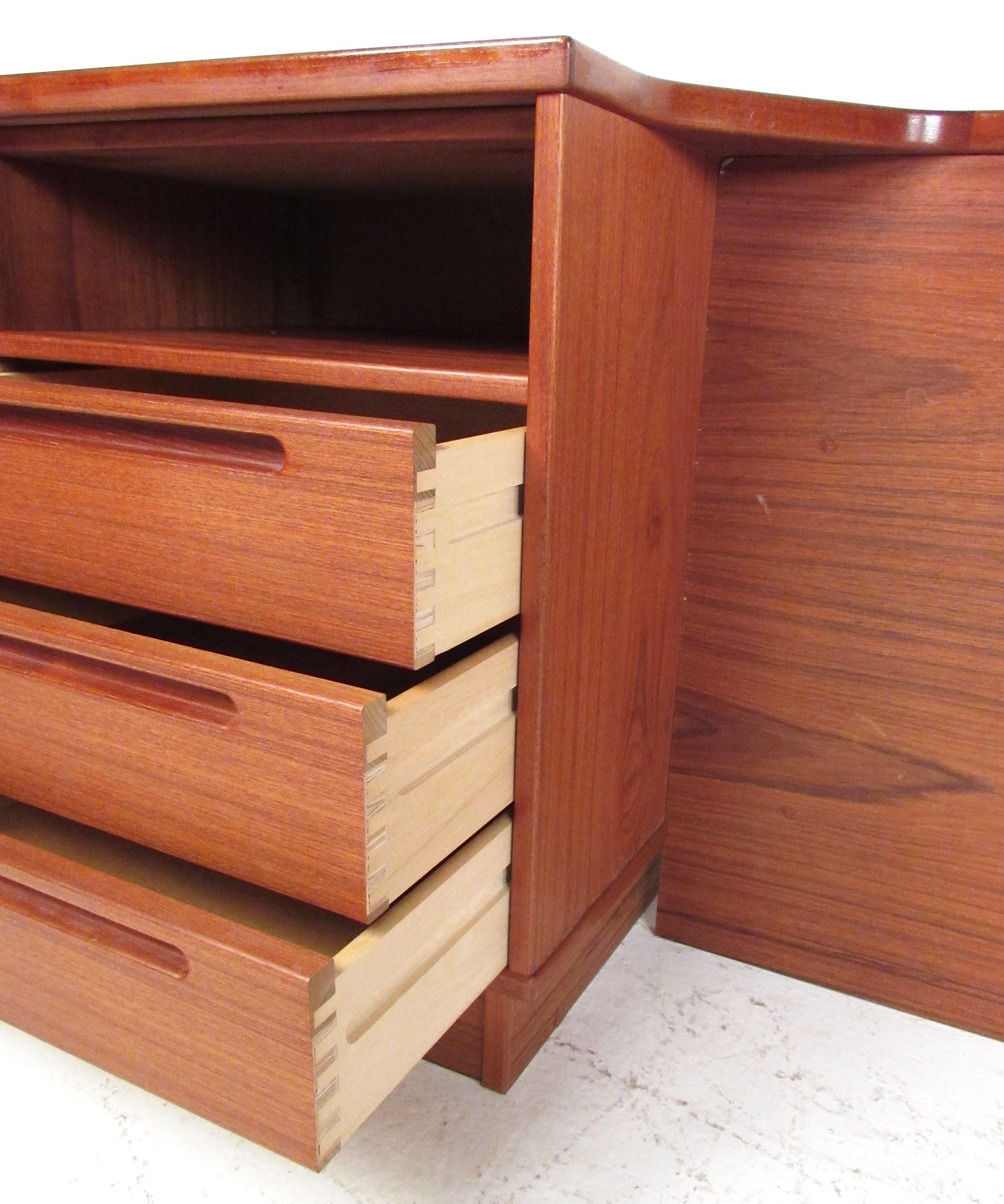Modern Teak Queen Size Headboard with Nightstands 2