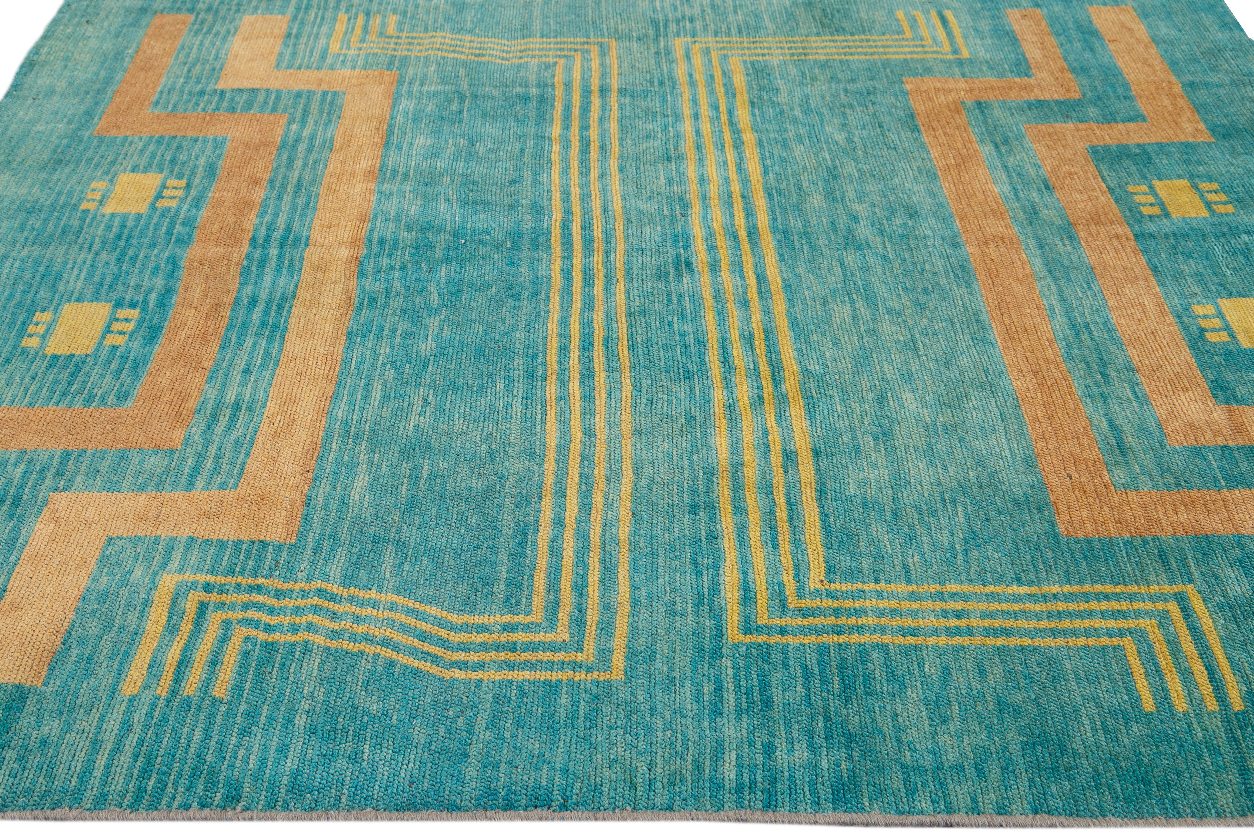 Tappeto di lana quadrato geometrico fatto a mano in stile Deco Teal moderno In condizioni Nuovo in vendita a Norwalk, CT