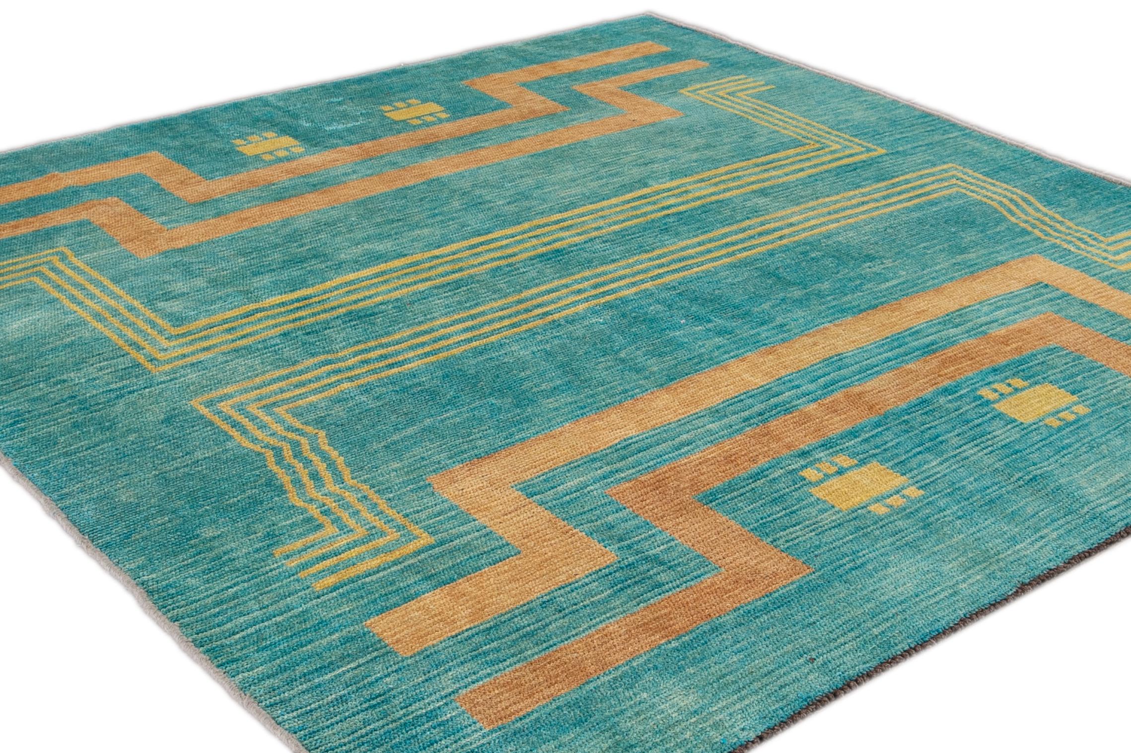 XXI secolo e contemporaneo Tappeto di lana quadrato geometrico fatto a mano in stile Deco Teal moderno in vendita