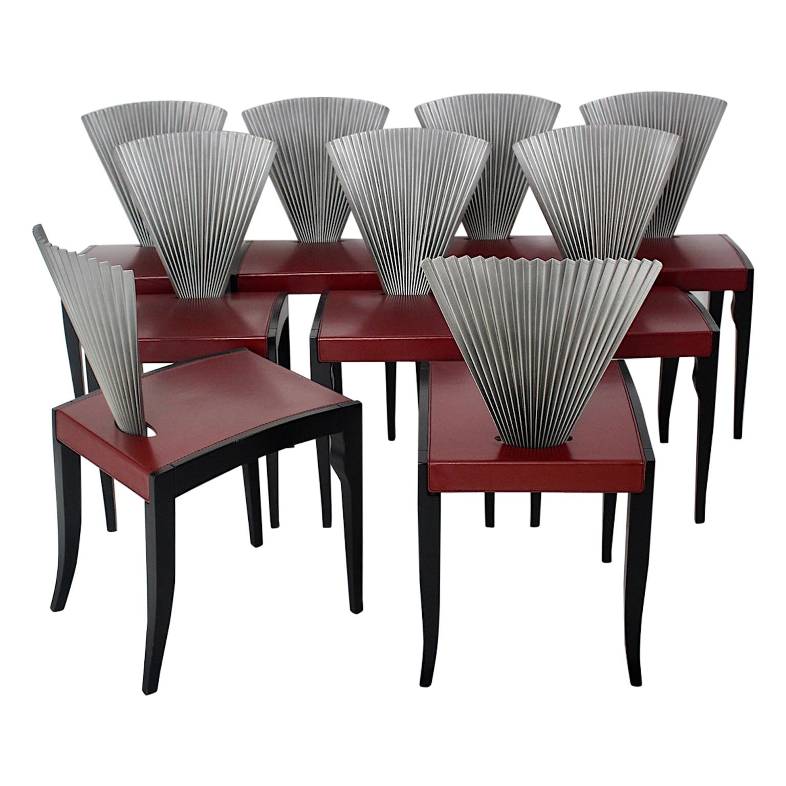 Dix chaises de salle à manger de style post-moderne en cuir de hêtre rouge noir et argent, Italie, années 1980