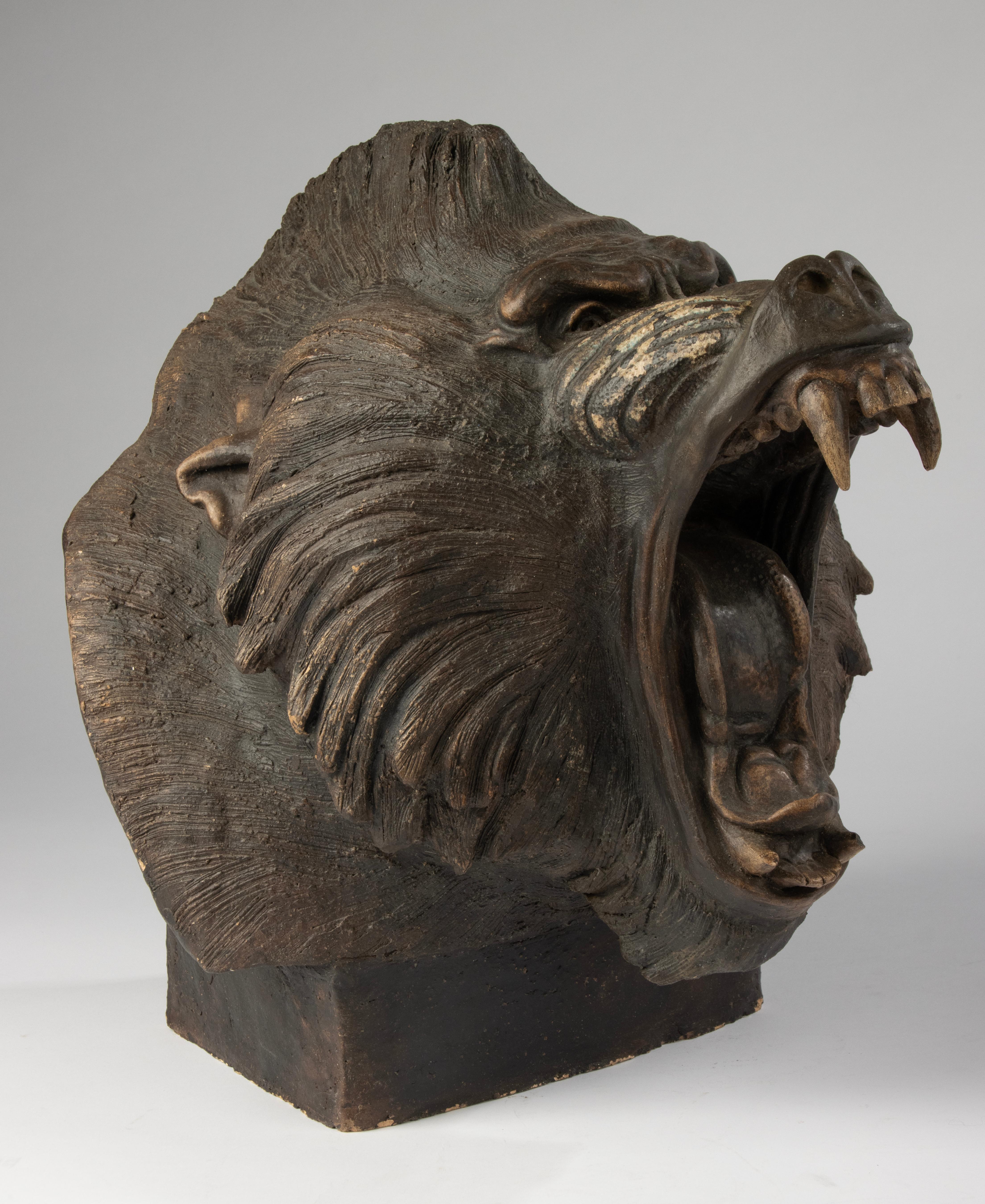 Modern Terracotta Sculpture of a Roaring Baboon – Chen M. For Sale 4