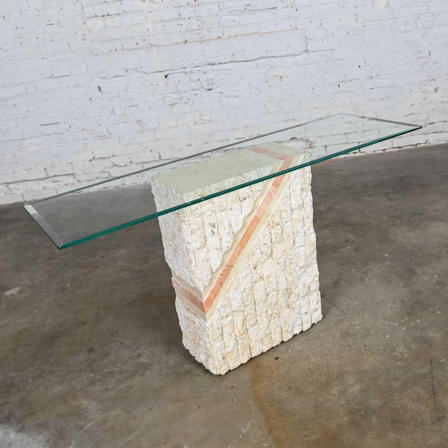 Composition Table de canapé moderne en pierre de Mactan tessellée à rayures pêches style Maitland Smith en vente