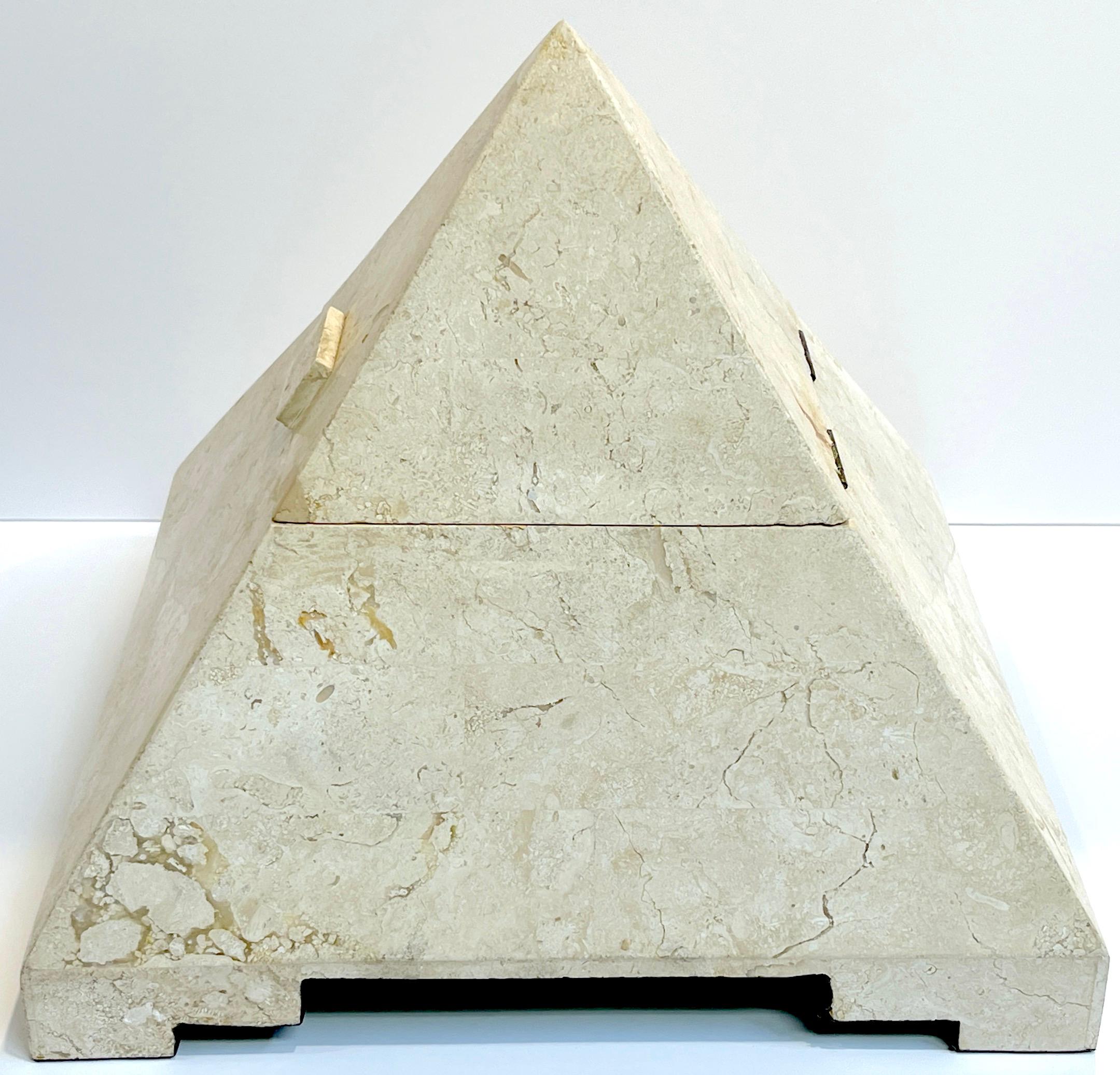 Boîte à charnière pyramidale incrustée de pierre tessellée moderne   en vente 2
