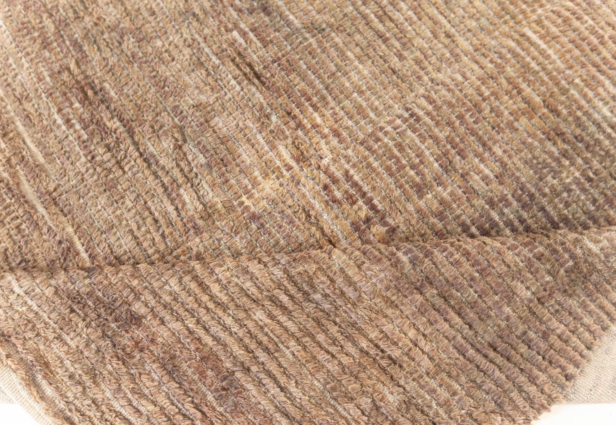 Modern Textural Marsh rug in Neutral colors by Doris Leslie Blau.
Size: 10'7