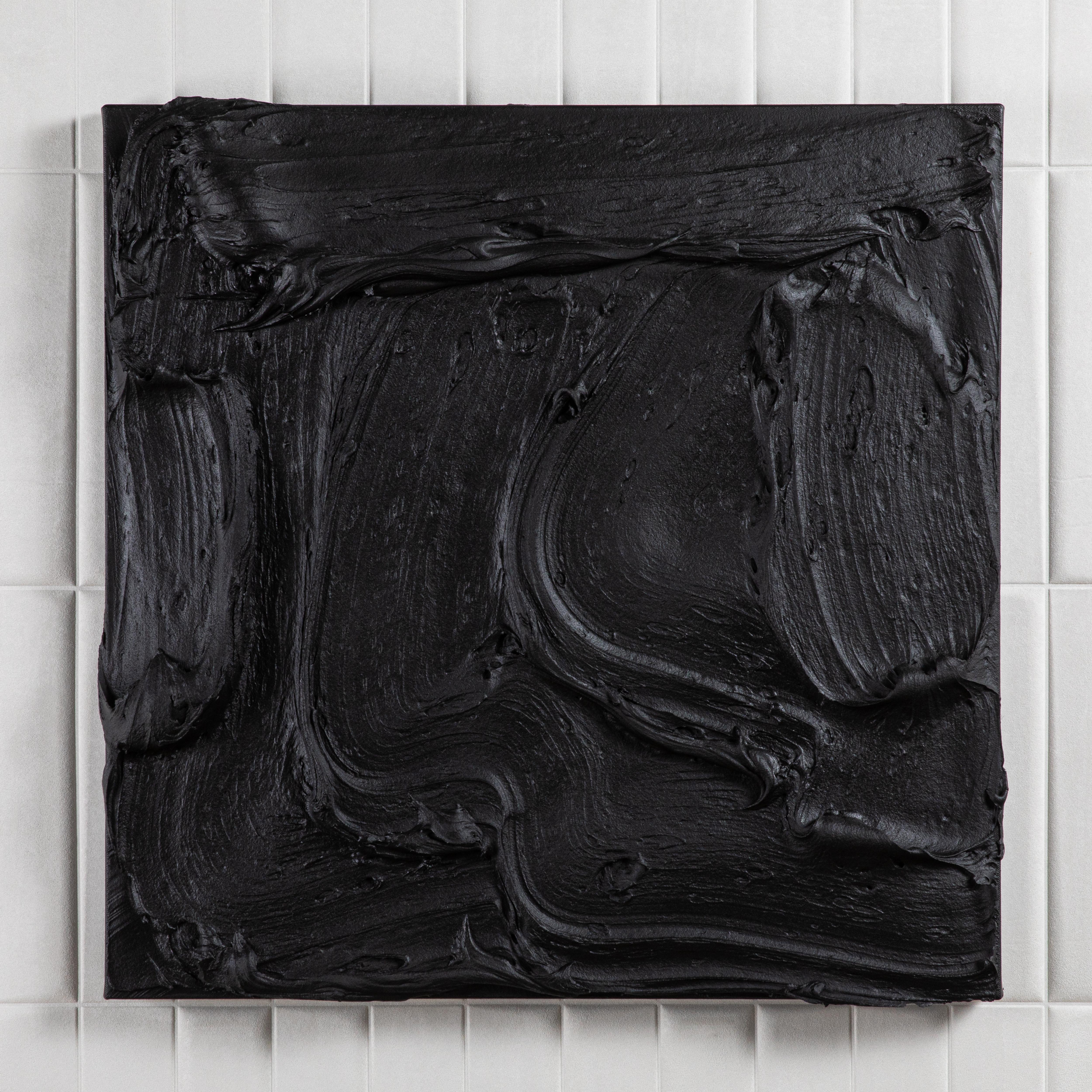 Dieses abstrakte, texturierte Gemälde von Michael Allen ist eine fesselnde Erkundung von Tiefe und Dimension und ein eindrucksvolles Beispiel für moderne Kunst. Die auf einer Holzplatte ausgeführte Komposition weist kühne, skulpturale Schichten auf,