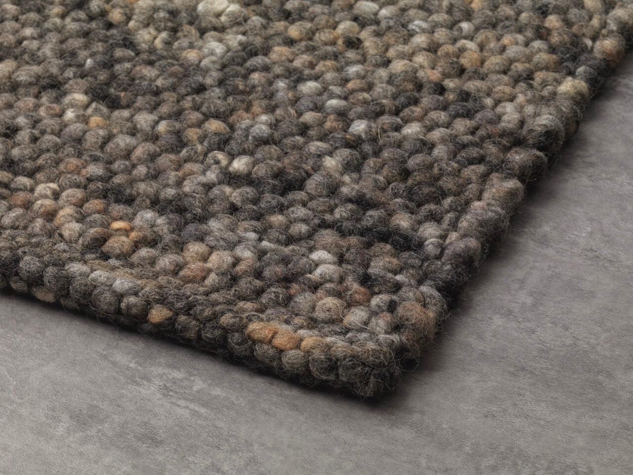 Personalizza il Tappeto in Lana Moderno Collection'S personalizzato per adattarlo al tuo spazio. È tessuto a mano in India per garantire una qualità e una durata eccezionali. Sono disponibili diverse opzioni di colore. La consegna avviene in 15-20
