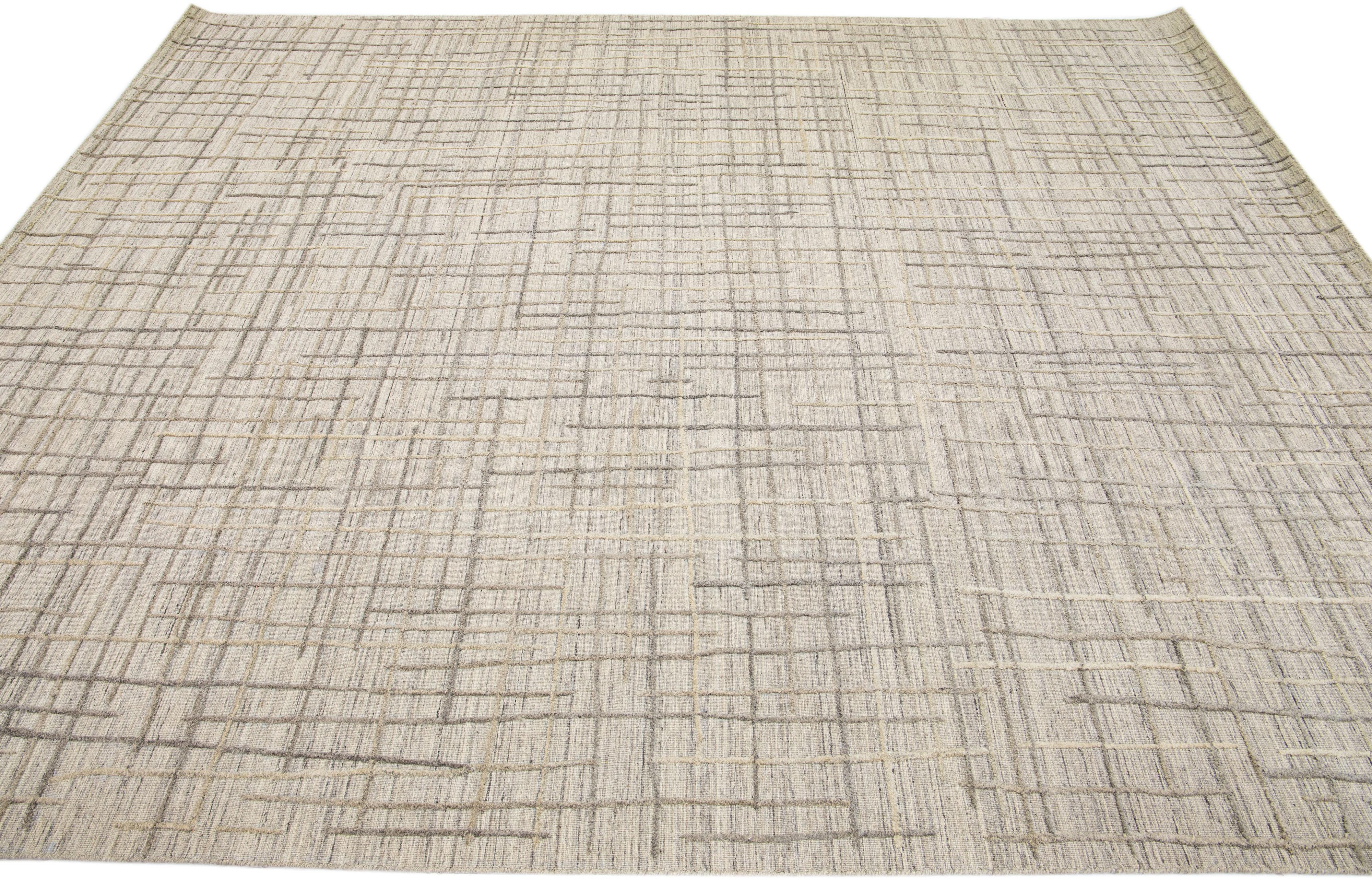 Modern Texture Handmade Abstract Beige & Gray Wool Rug In New Condition For Sale In Norwalk, CT