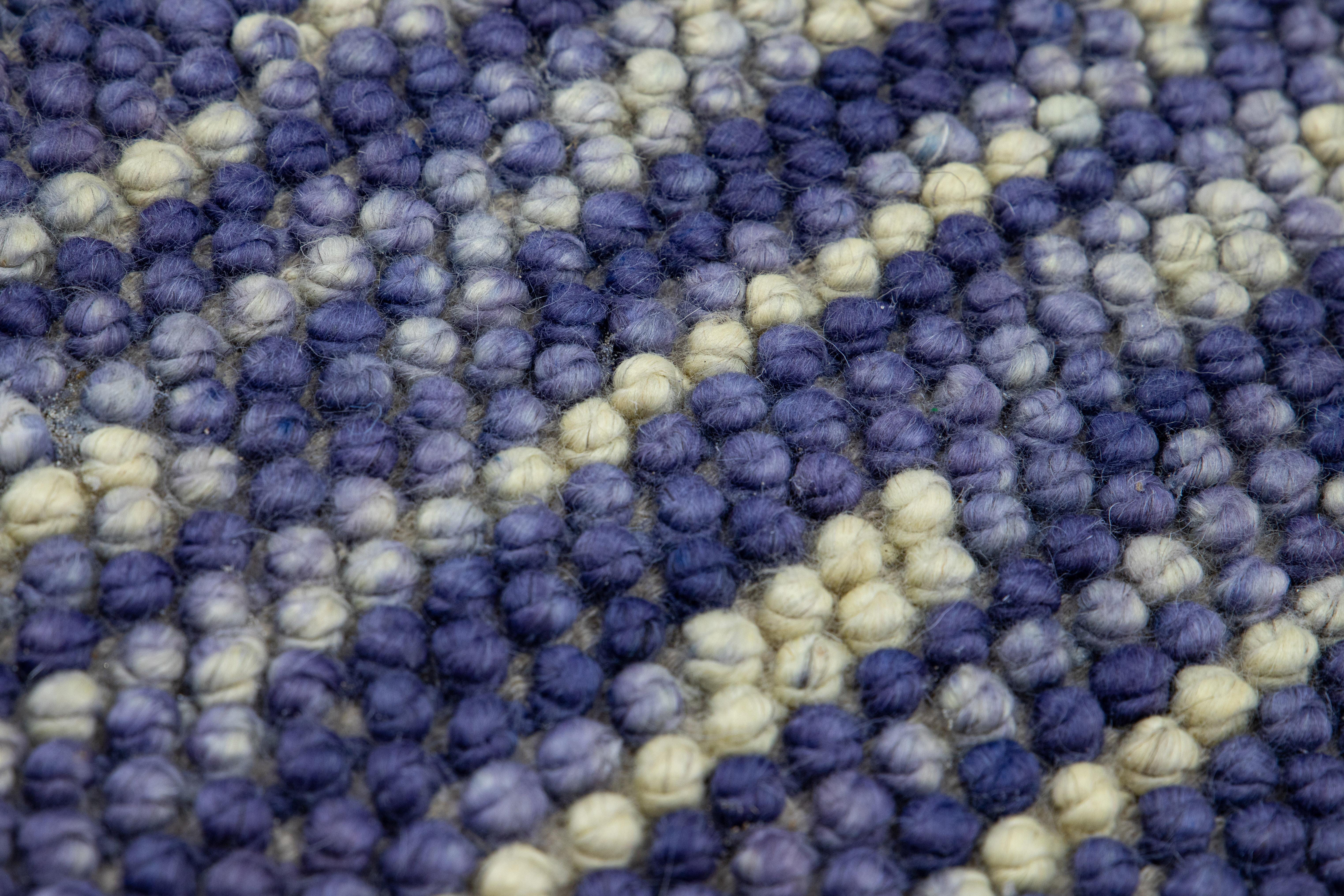 Modern Texture Handmade Custom Blue Wool Rug (Handgeknüpft) im Angebot