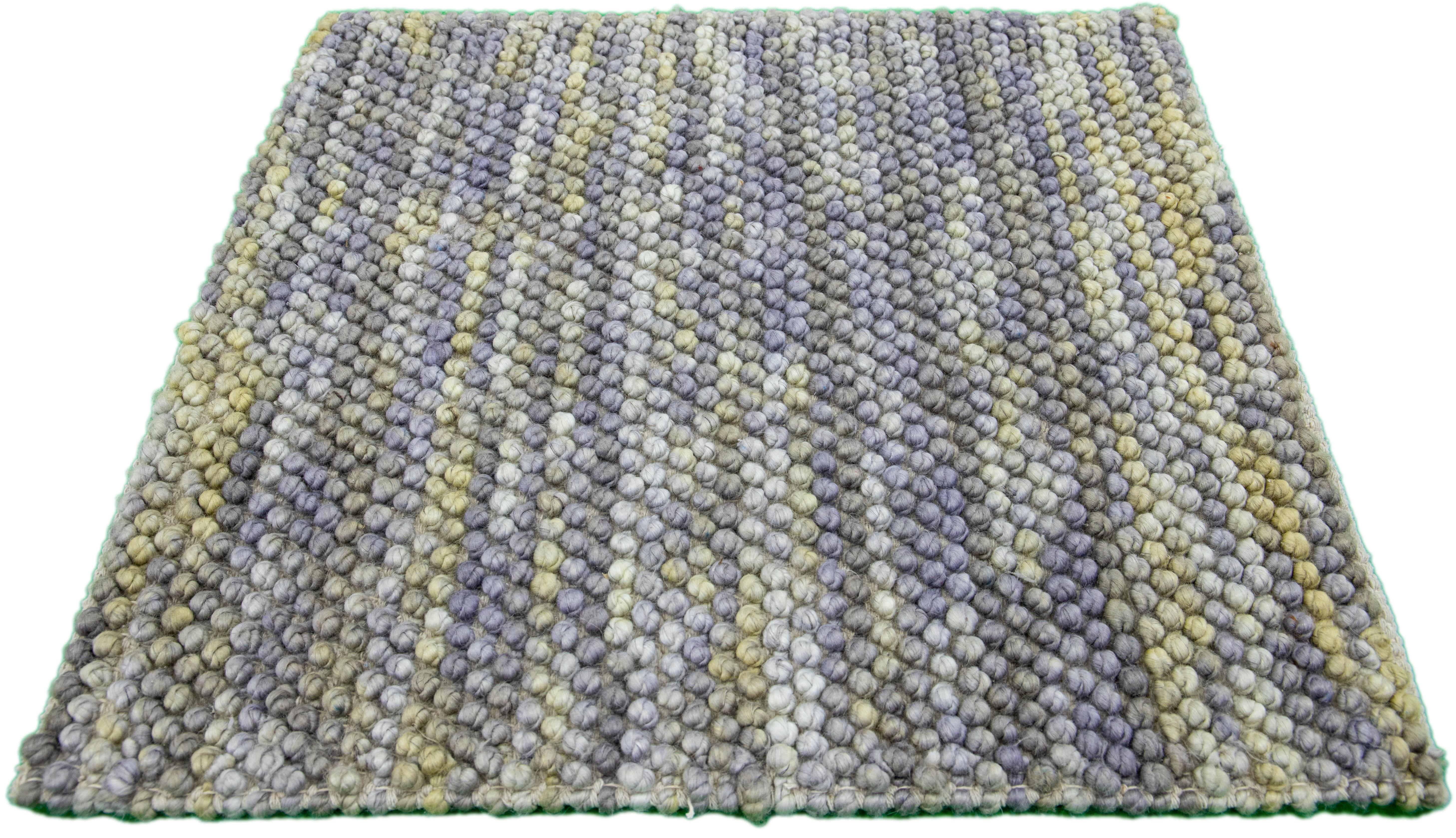 Apadana's Modern Texture Wollteppich nach Maß. Kundenspezifische Größen und Farben auf Bestellung. 

MATERIAL: Wolle 
Techniken: Handgeknüpft
Stil: Moderne Textur
Vorlaufzeit: Ca. 15-16 Wochen verfügbar 
Farben: Wie abgebildet, andere individuelle