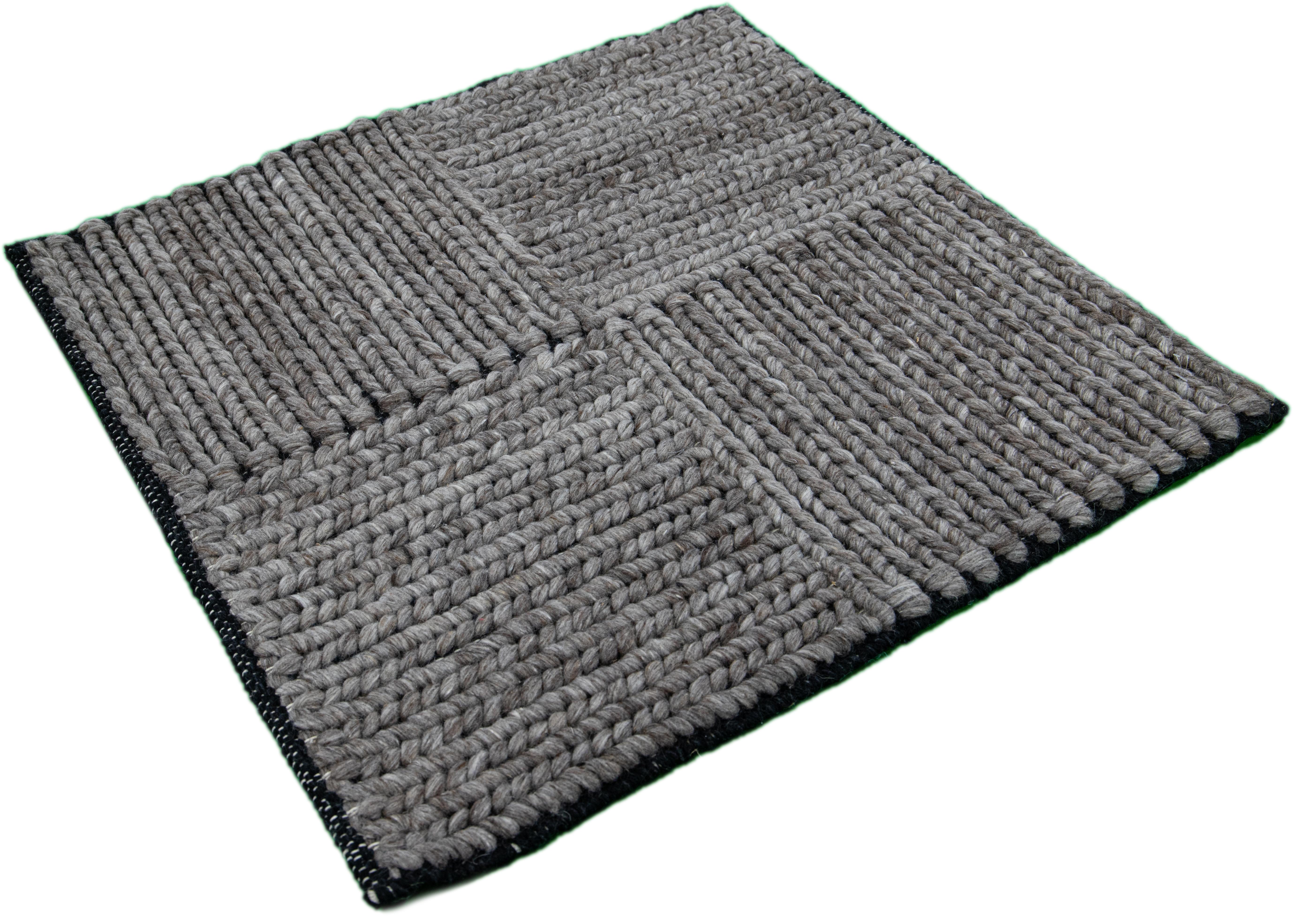 Modern Texture Handmade Gray/Black Custom Wool Rug (Moderne) im Angebot