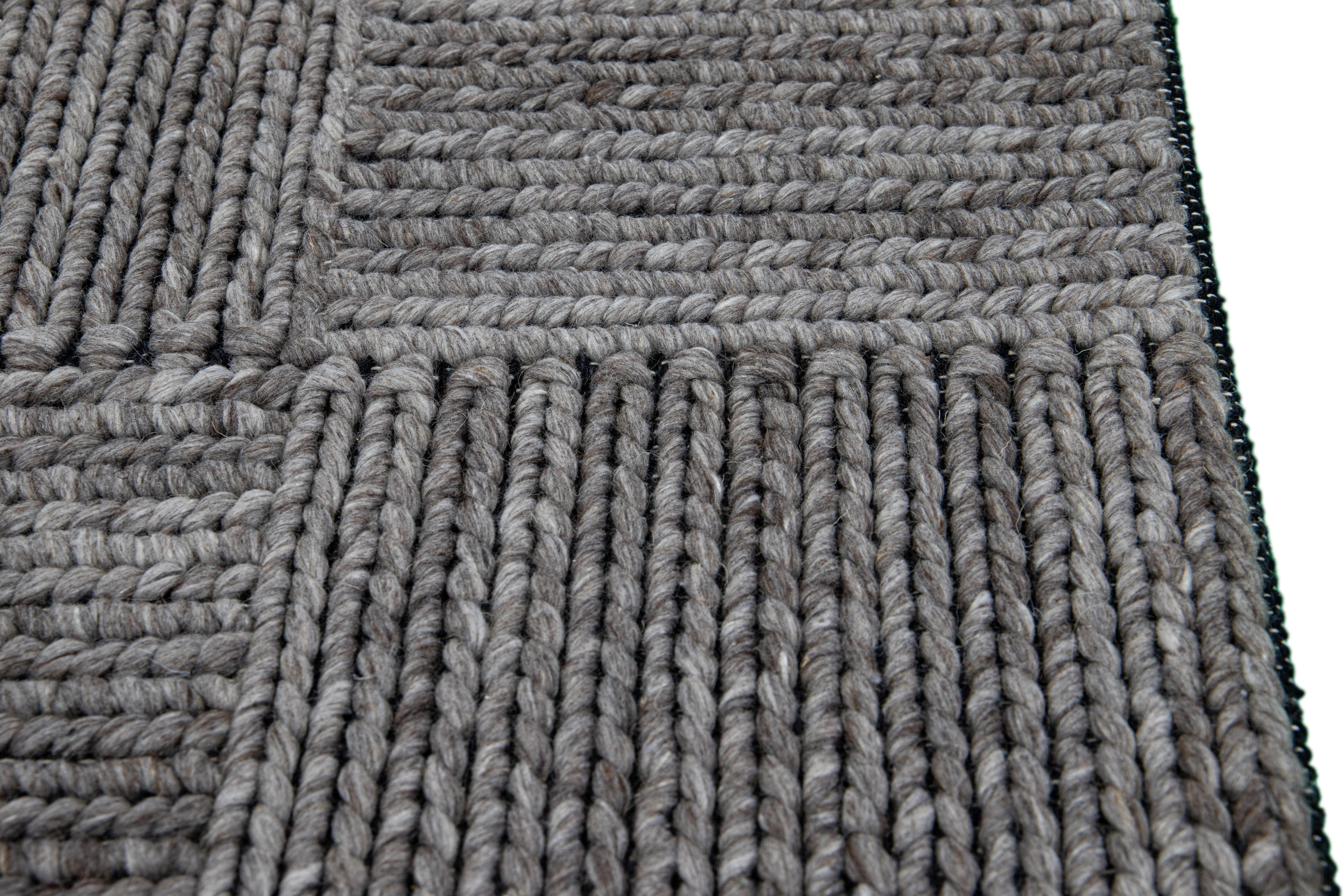 Modern Texture Handmade Gray/Black Custom Wool Rug (Indisch) im Angebot