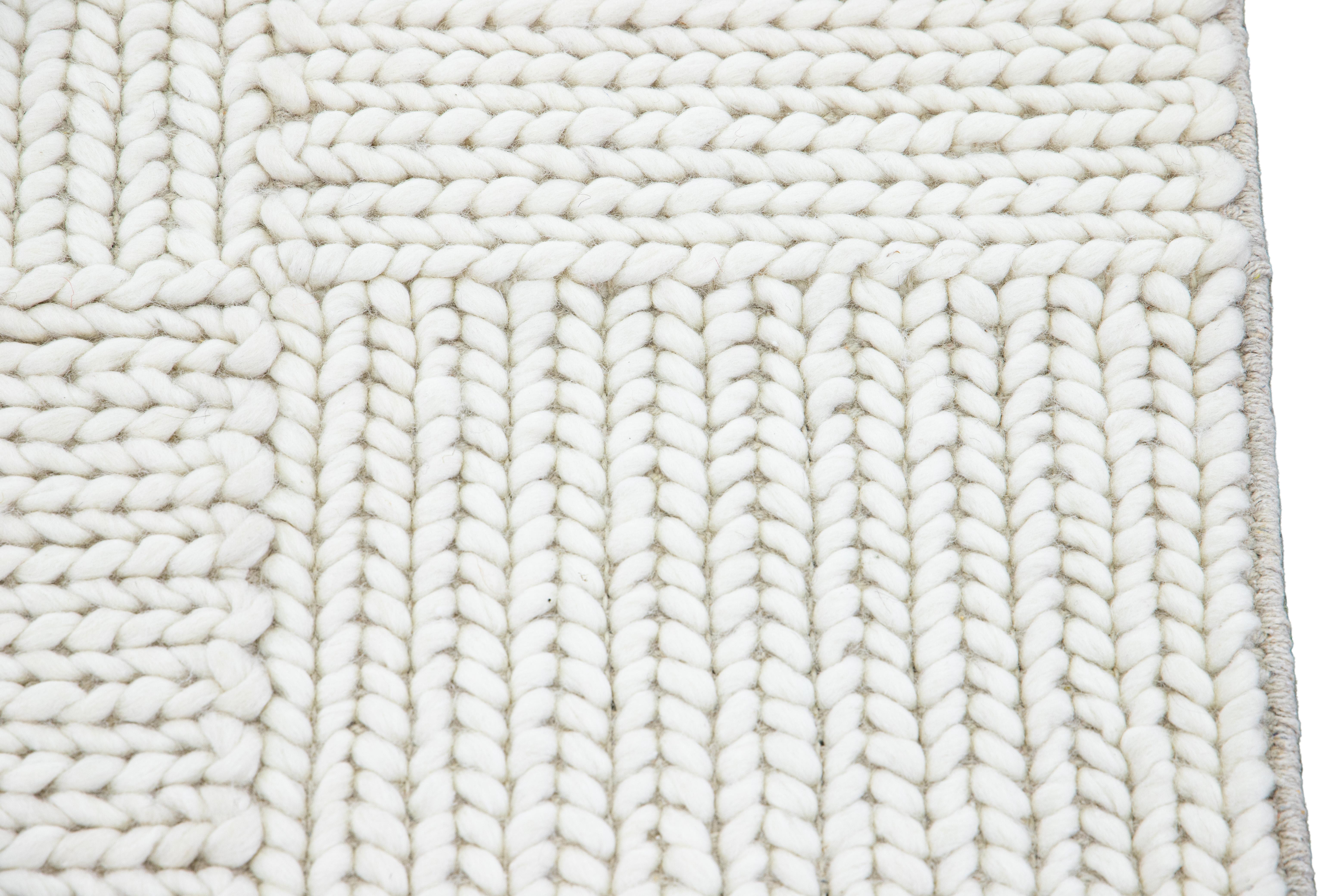 Modern Texture Handmade Ivory Custom Wool Rug (Moderne) im Angebot