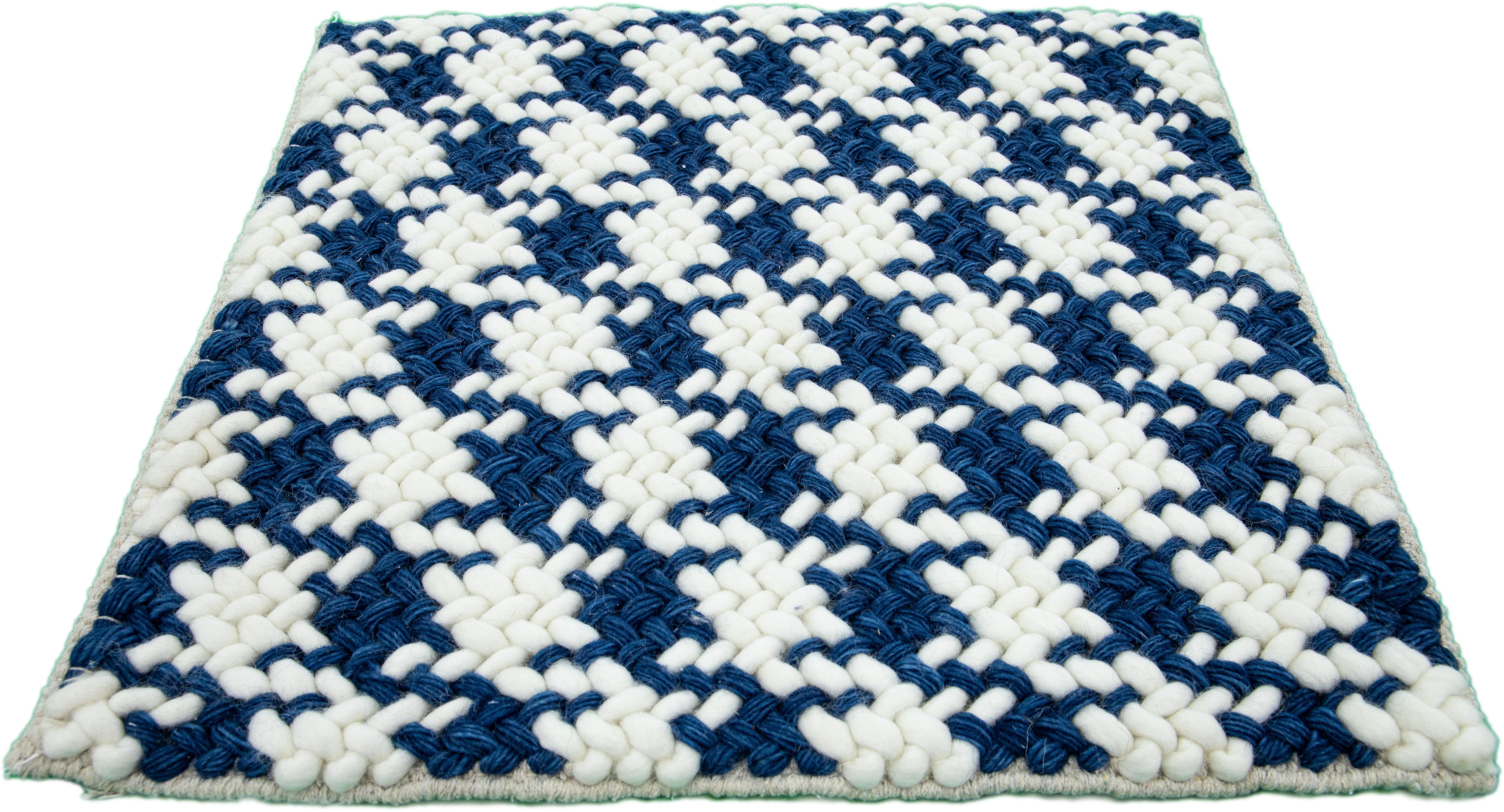 Apadana's Modern Texture Wollteppich nach Maß. Kundenspezifische Größen und Farben auf Bestellung. 

MATERIAL: Wolle 
Techniken: Handgeknüpft
Stil: Moderne Textur
Vorlaufzeit: Ca. 15-16 Wochen verfügbar 
Farben: Wie abgebildet, andere individuelle