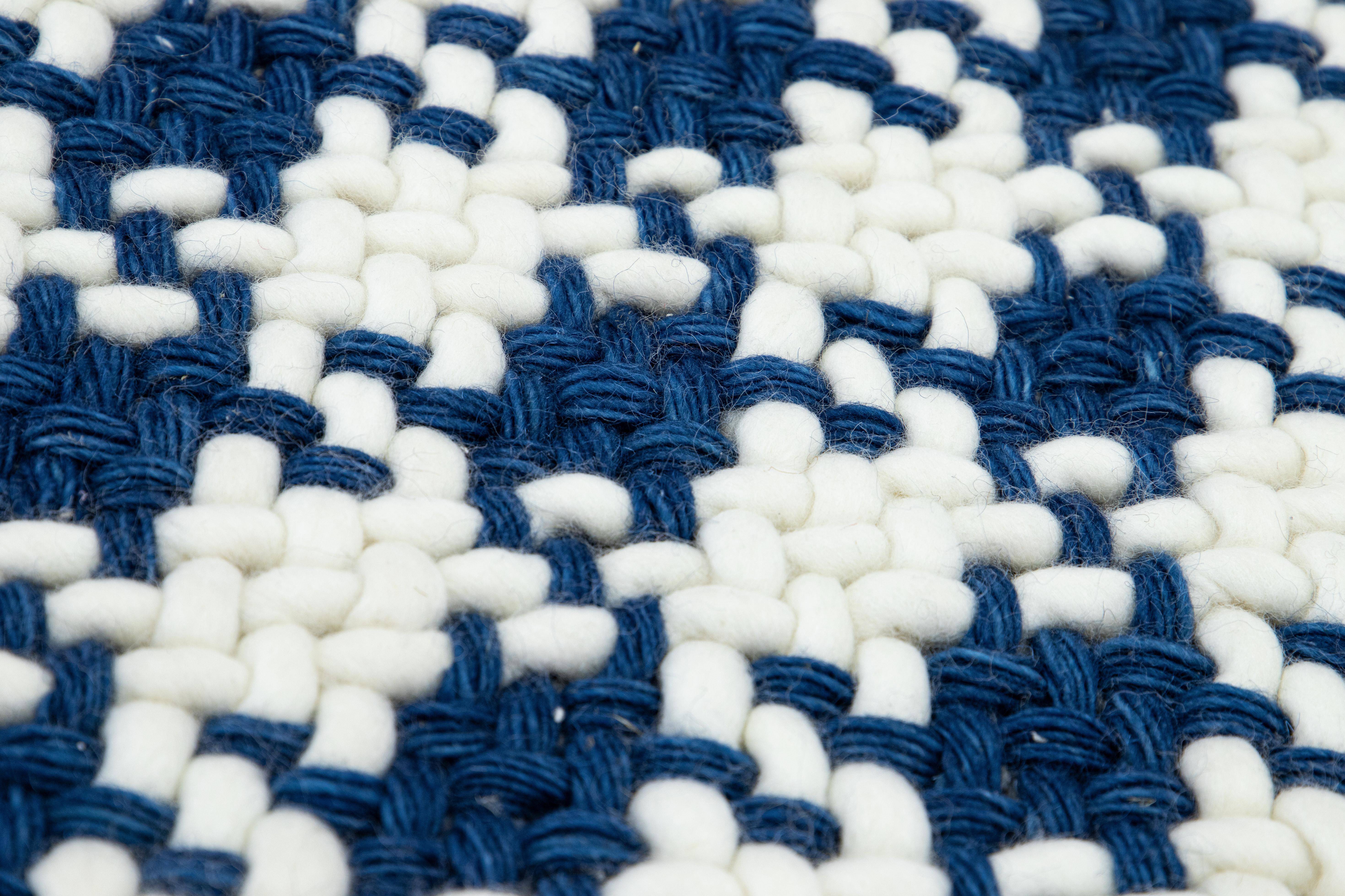Modern Texture Handmade White/Blue Custom Wool Rug (Handgeknüpft) im Angebot