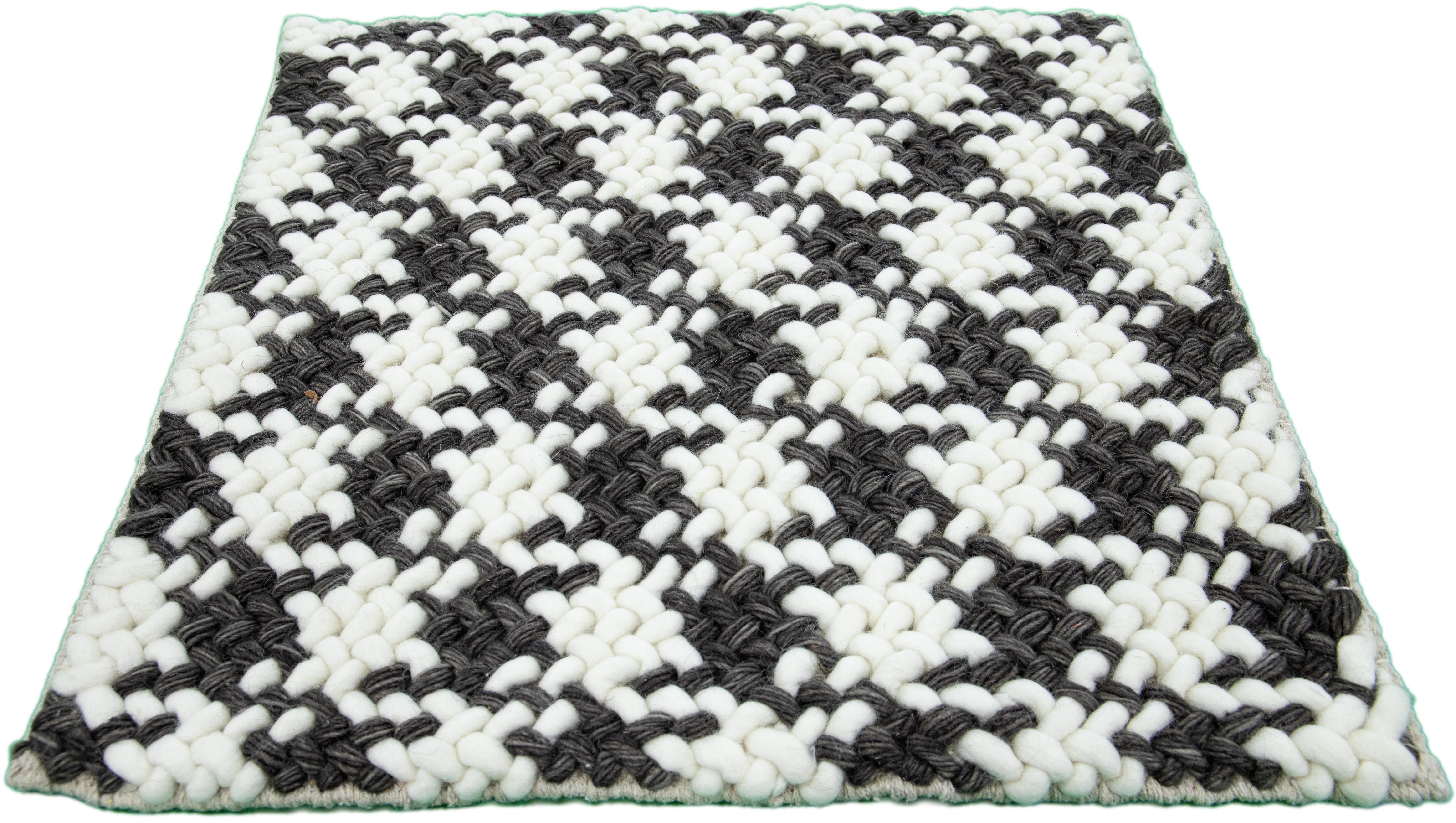 Apadana's Modern Texture Wollteppich nach Maß. Kundenspezifische Größen und Farben auf Bestellung. 

MATERIAL: Wolle 
Techniken: Handgeknüpft
Stil: Moderne Textur
Vorlaufzeit: Ca. 15-16 Wochen verfügbar 
Farben: Wie abgebildet, andere individuelle