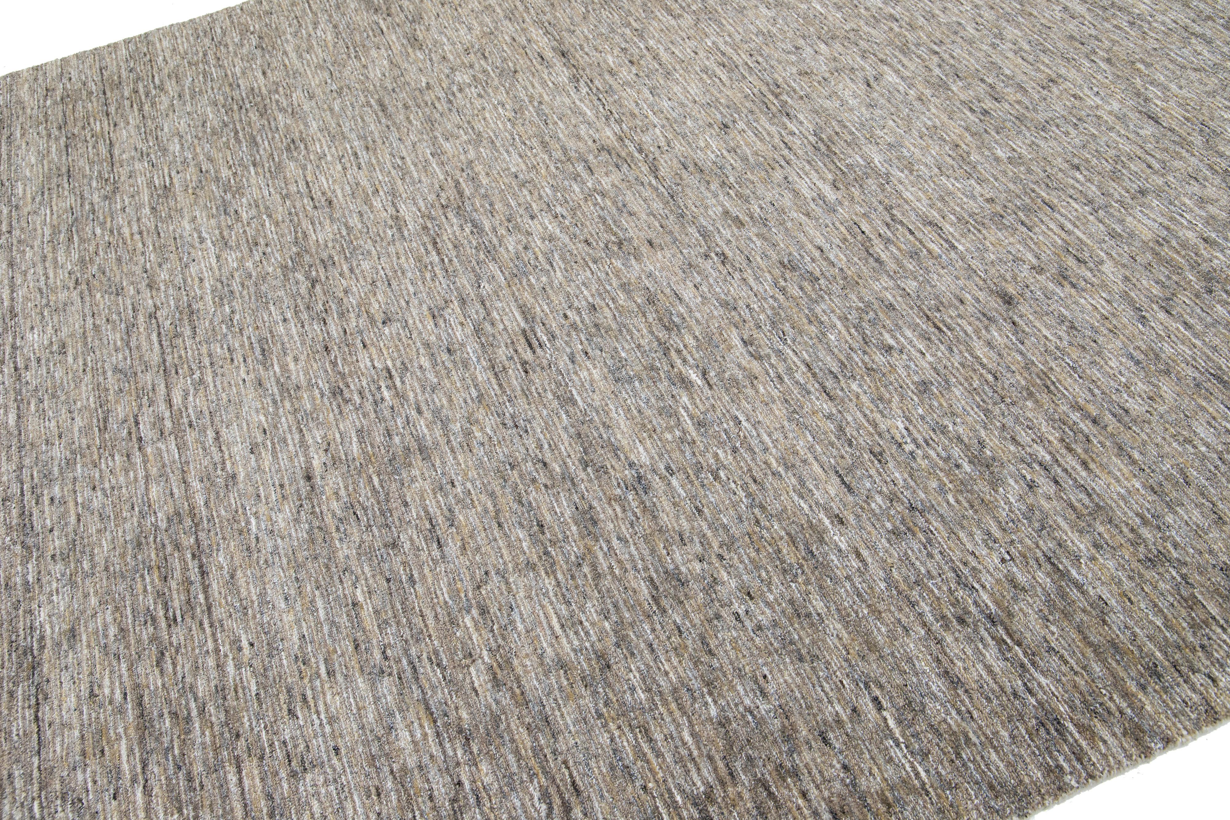 Moderne Tapis de laine moderne fait à la main, couleur beige  en vente