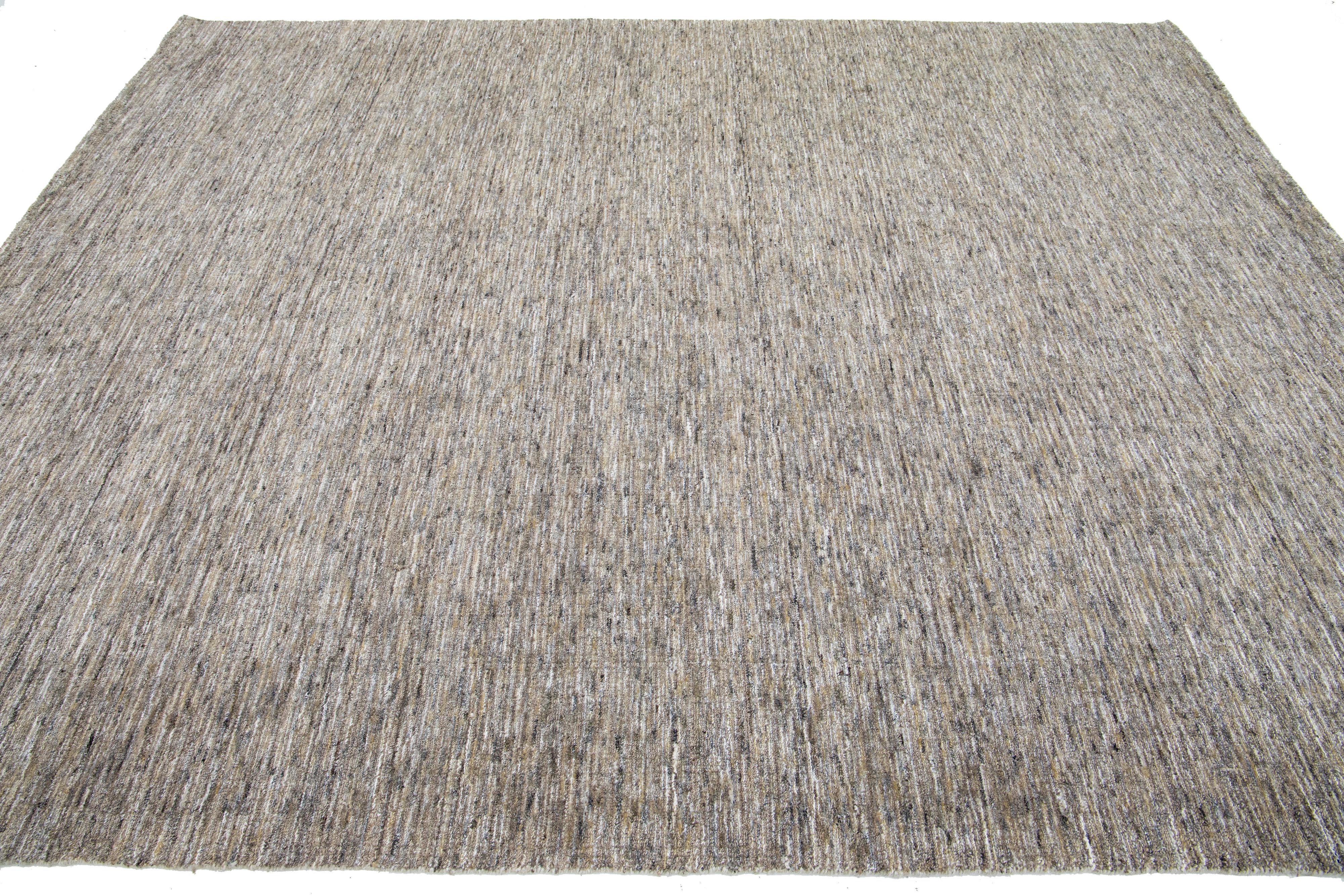 Hand-Knotted Modern Texture Handmade Wool Rug In Beige Color  For Sale
