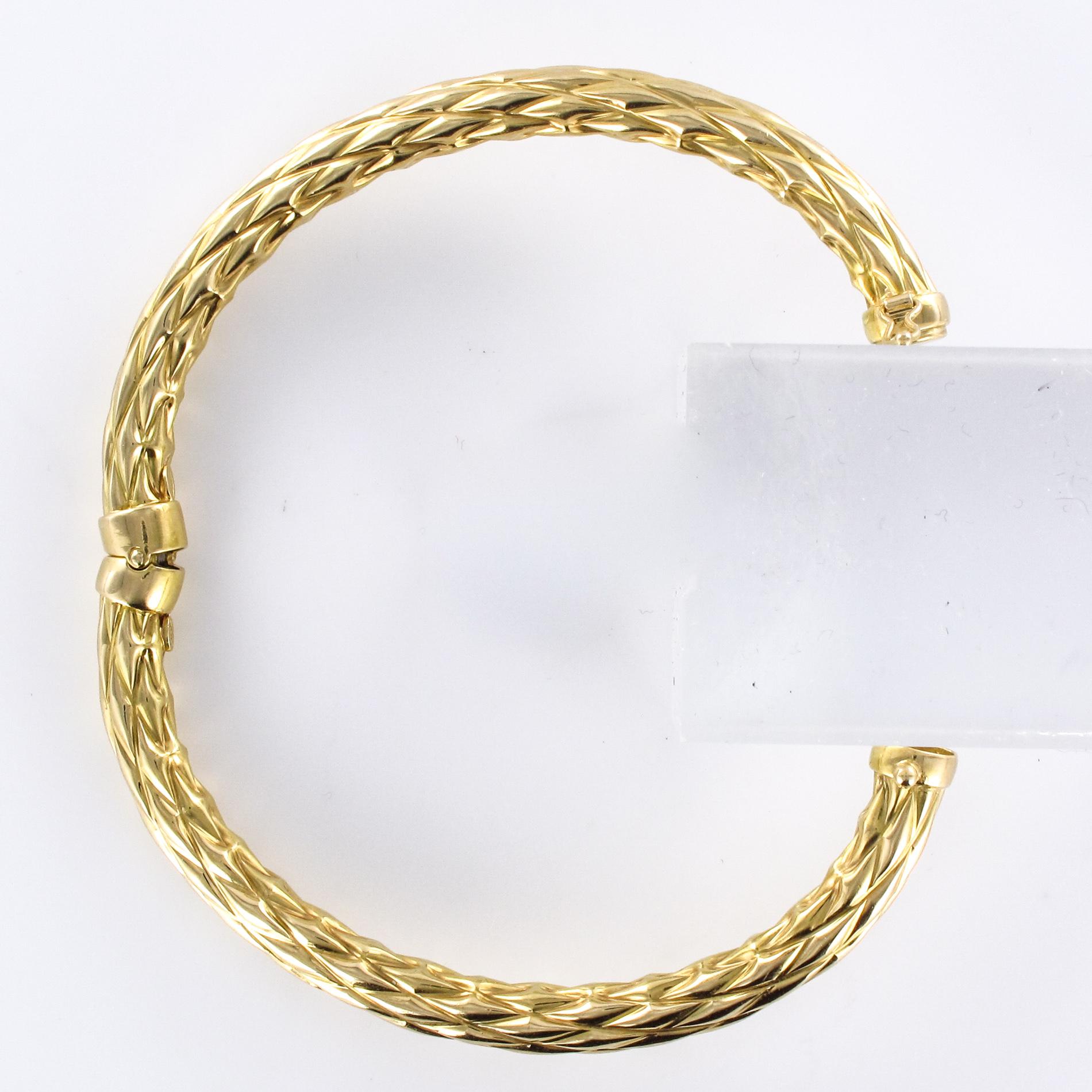 Modern Textured 18 Karat Yellow Gold Oval Bangle Bracelet 8