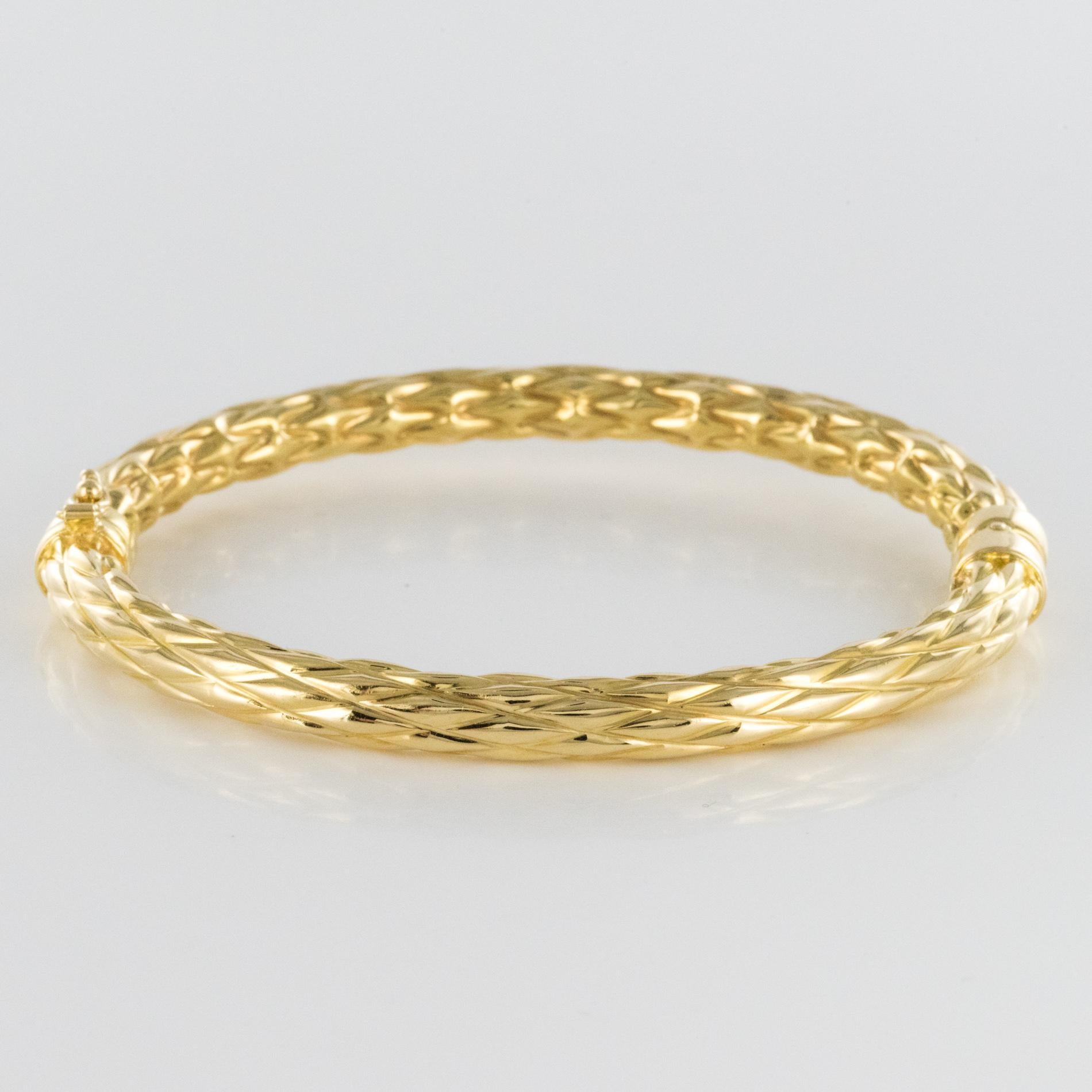 Modern Textured 18 Karat Yellow Gold Oval Bangle Bracelet 4