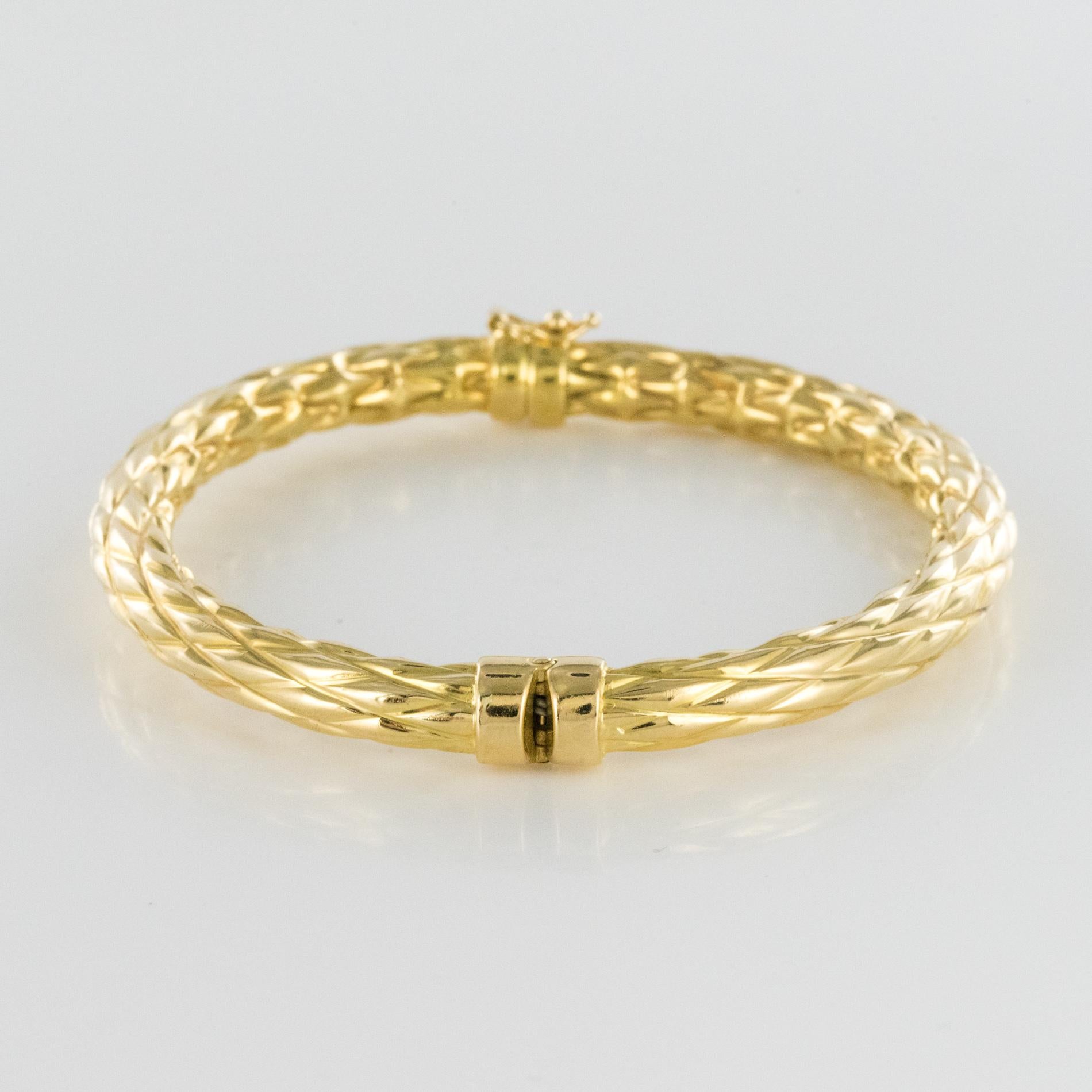 Modern Textured 18 Karat Yellow Gold Oval Bangle Bracelet 5