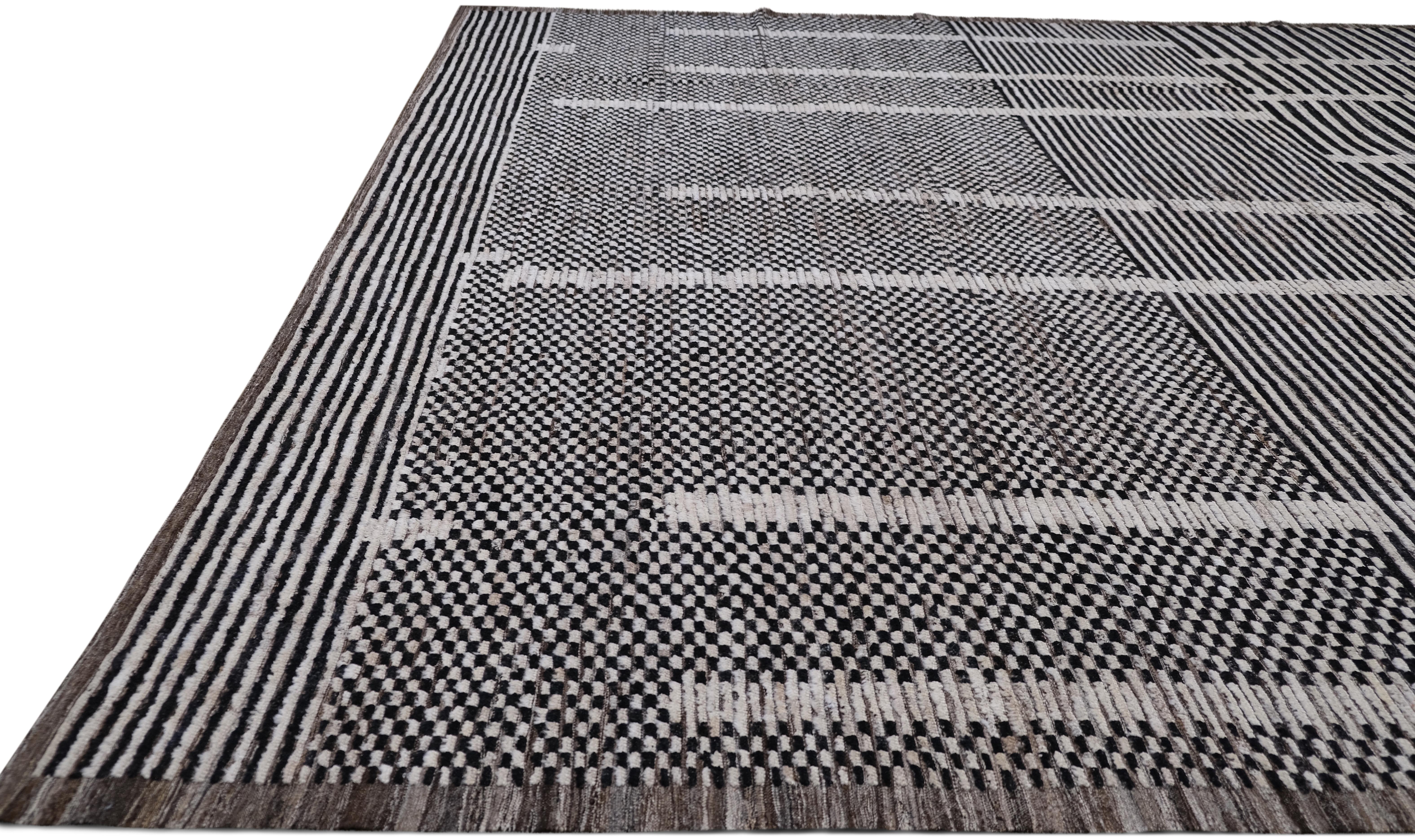 Alfombra marroquí moderna de lana texturizada negro marfil 14'4''x16'1'' Anudado a mano en venta