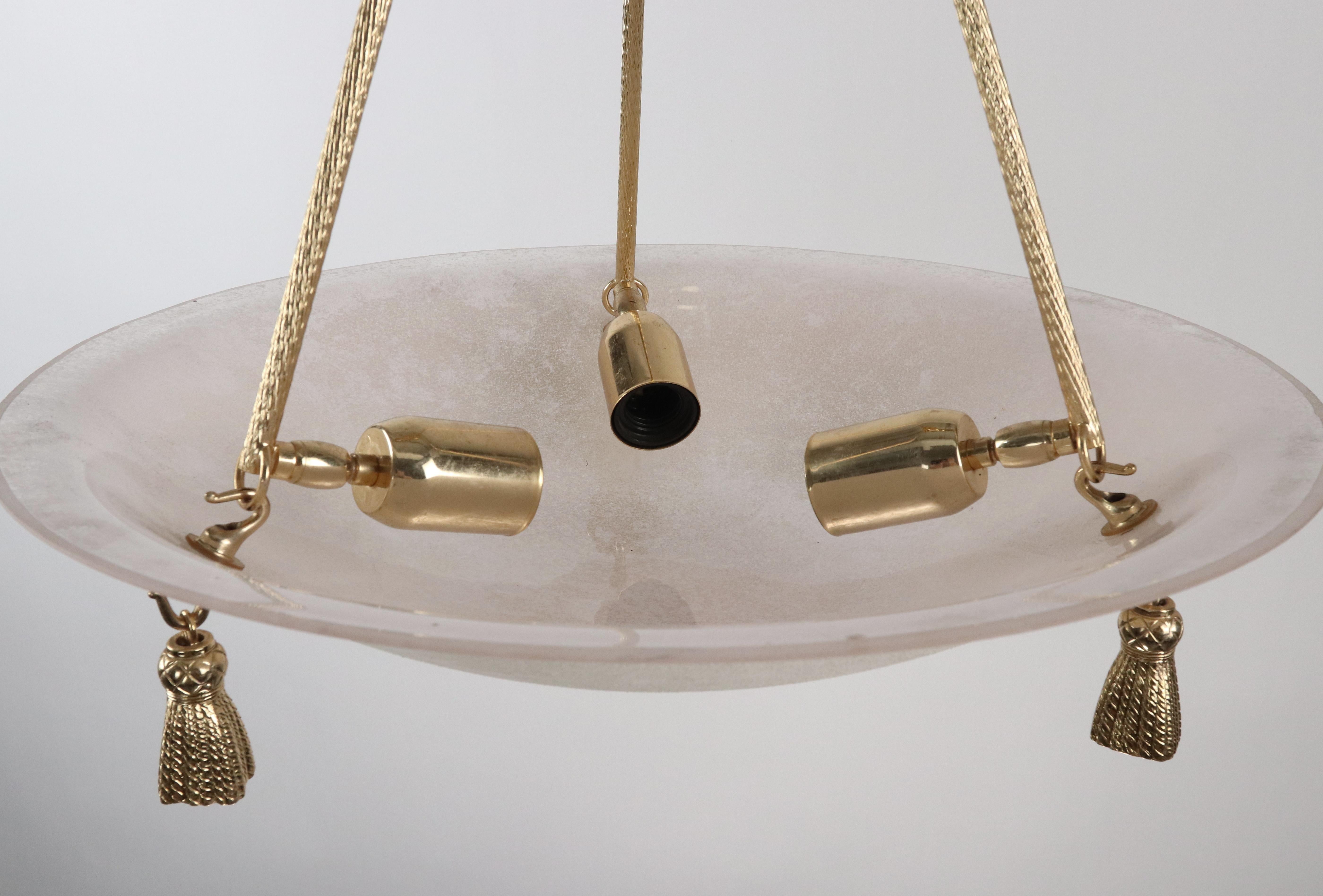 Moderne Pendelleuchte aus strukturiertem Glas und poliertem Messing im Angebot 5