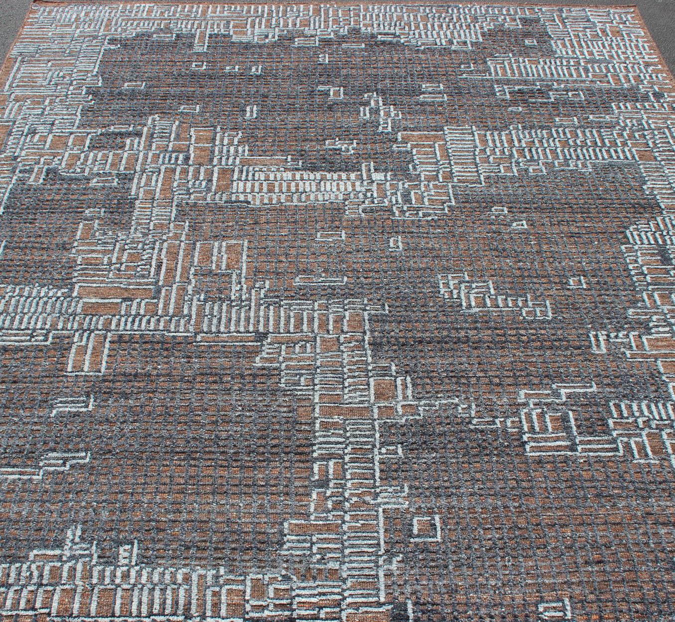 Misure: 8'1 x 9'11 

Tappeto moderno con motivo geometrico astratto di colore marrone e blu 8'1 x 9'11. Tappeto Keivan Woven Arts /IN-ILM-1465 / Inizio 21° secolo, India moderna. 

Questo tappeto dalla texture moderna presenta un sorprendente motivo