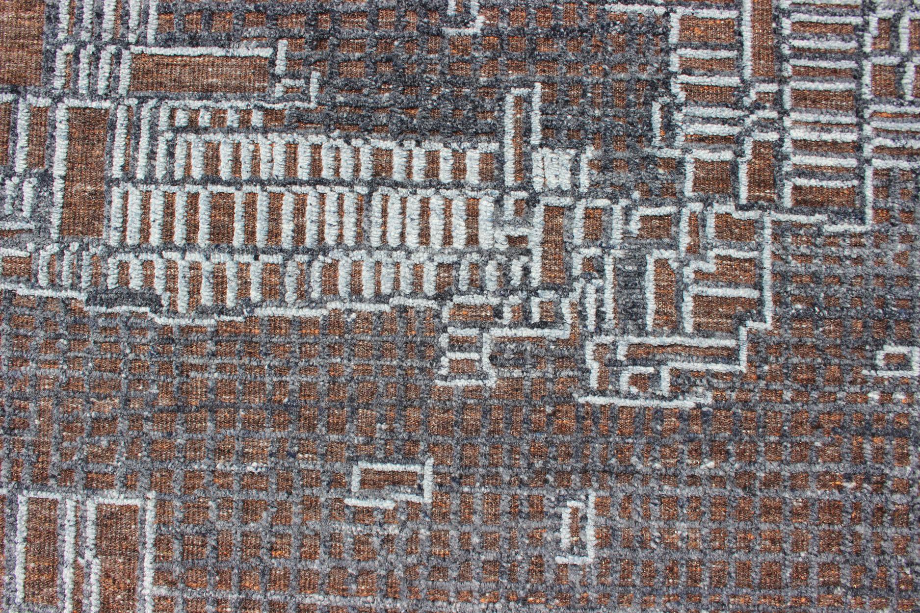 Annodato a mano Tappeto moderno con motivo geometrico astratto in marrone e blu 8'1 x 9'11 in vendita