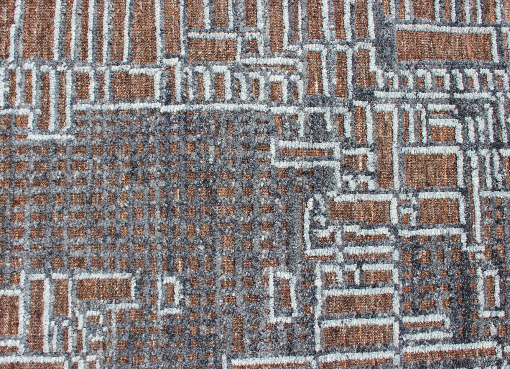 Tappeto moderno con motivo geometrico astratto in marrone e blu 8'1 x 9'11 In condizioni ottime in vendita a Atlanta, GA
