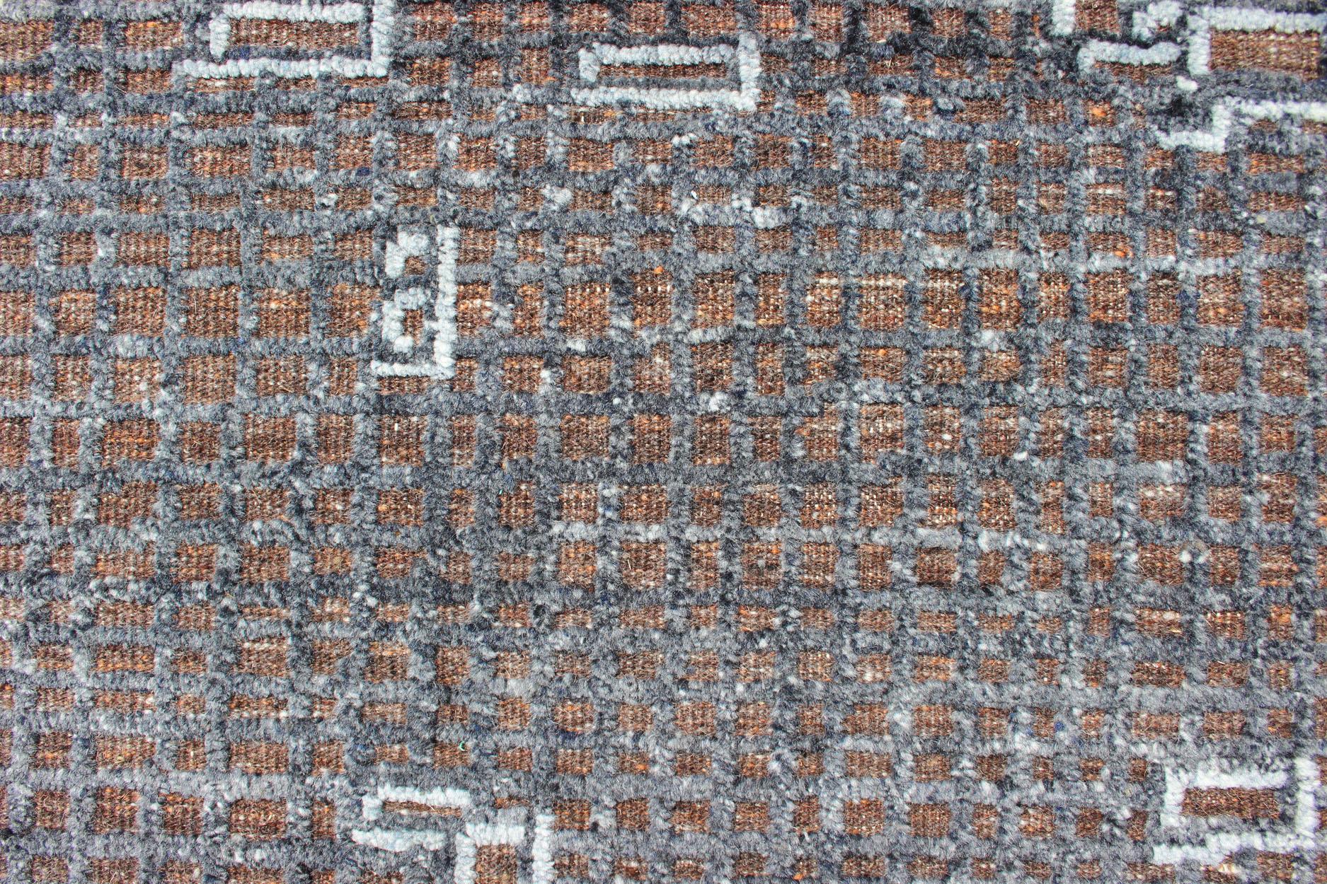 XXI secolo e contemporaneo Tappeto moderno con motivo geometrico astratto in marrone e blu 8'1 x 9'11 in vendita